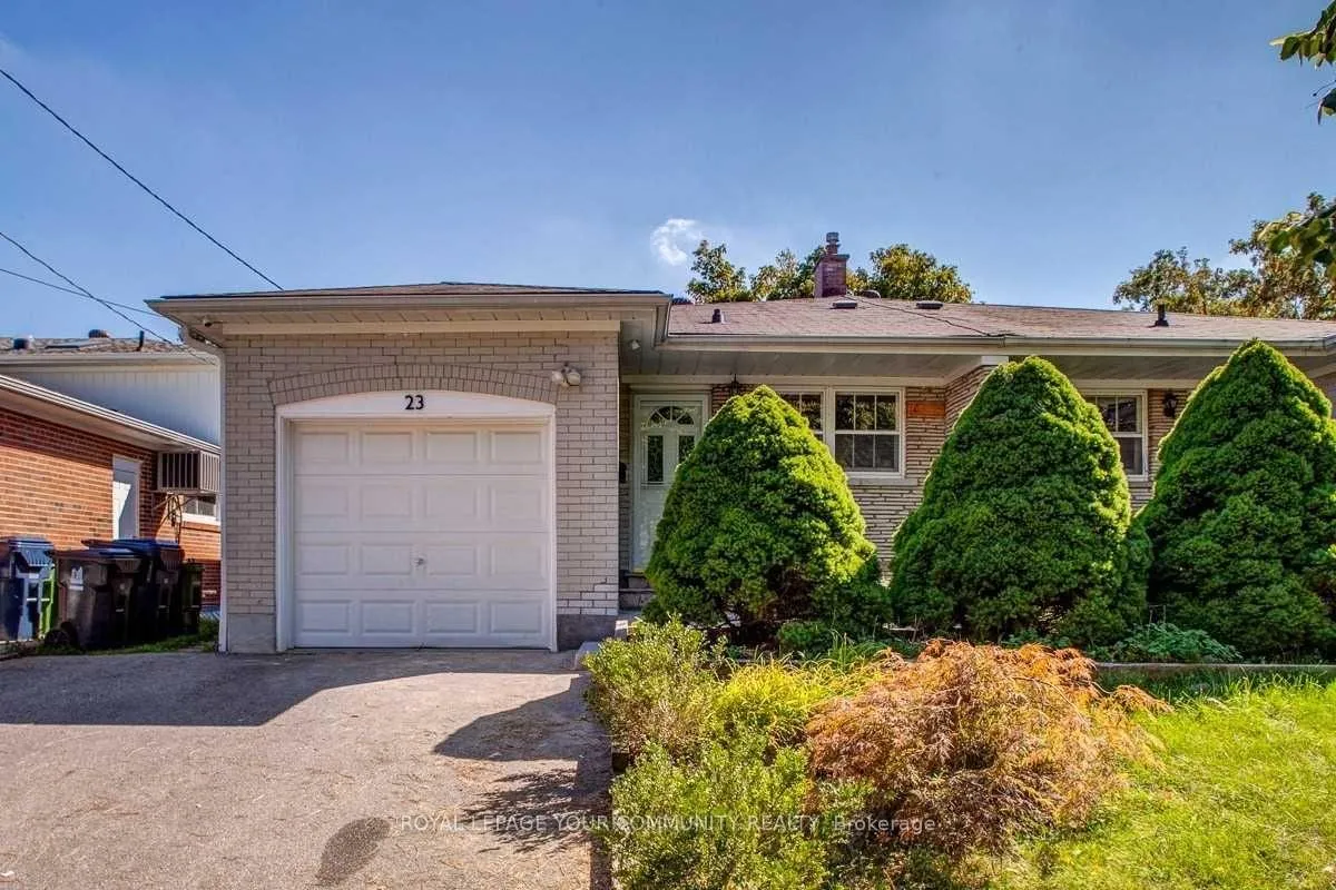 Front of Unit Upper, 23 Fontainbleau Drive