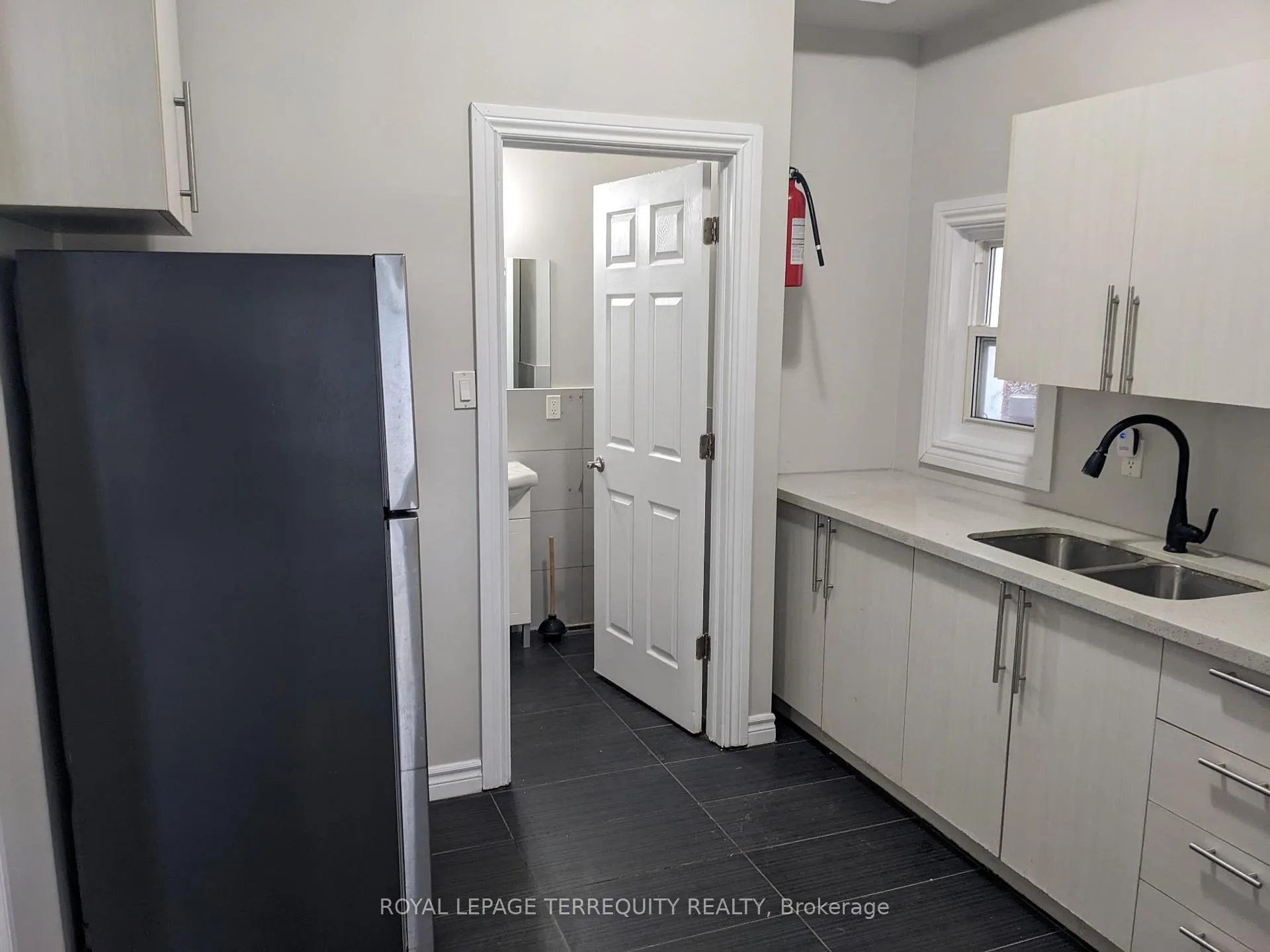 Photo 3 of 1182 Cannon Street E, Hamilton, Crown Point — HOMEH