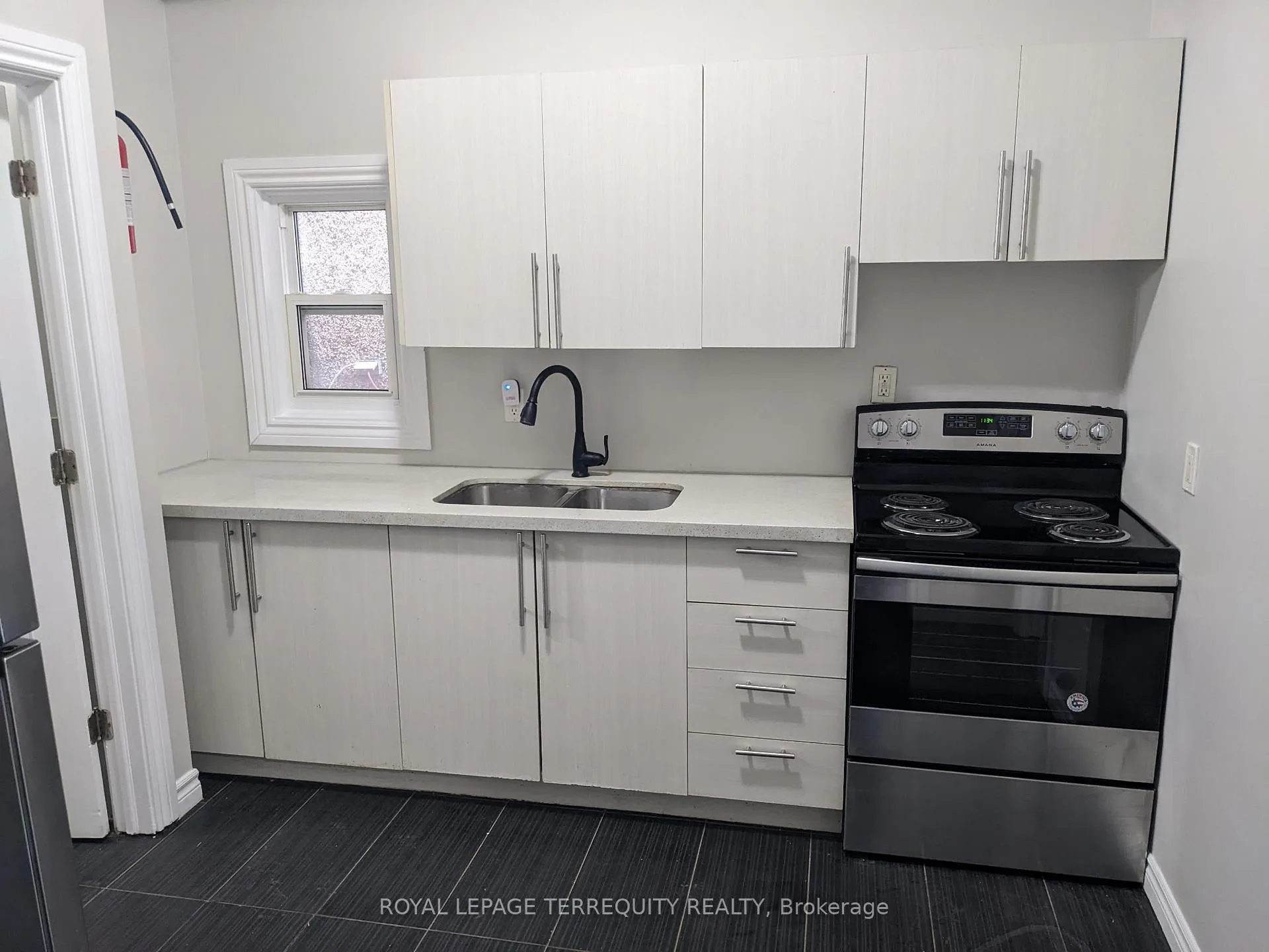 Photo 4 of 1182 Cannon Street E, Hamilton, Crown Point — HOMEH