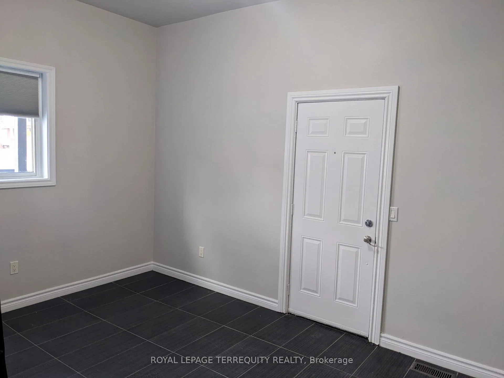 Photo 5 of 1182 Cannon Street E, Hamilton, Crown Point — HOMEH