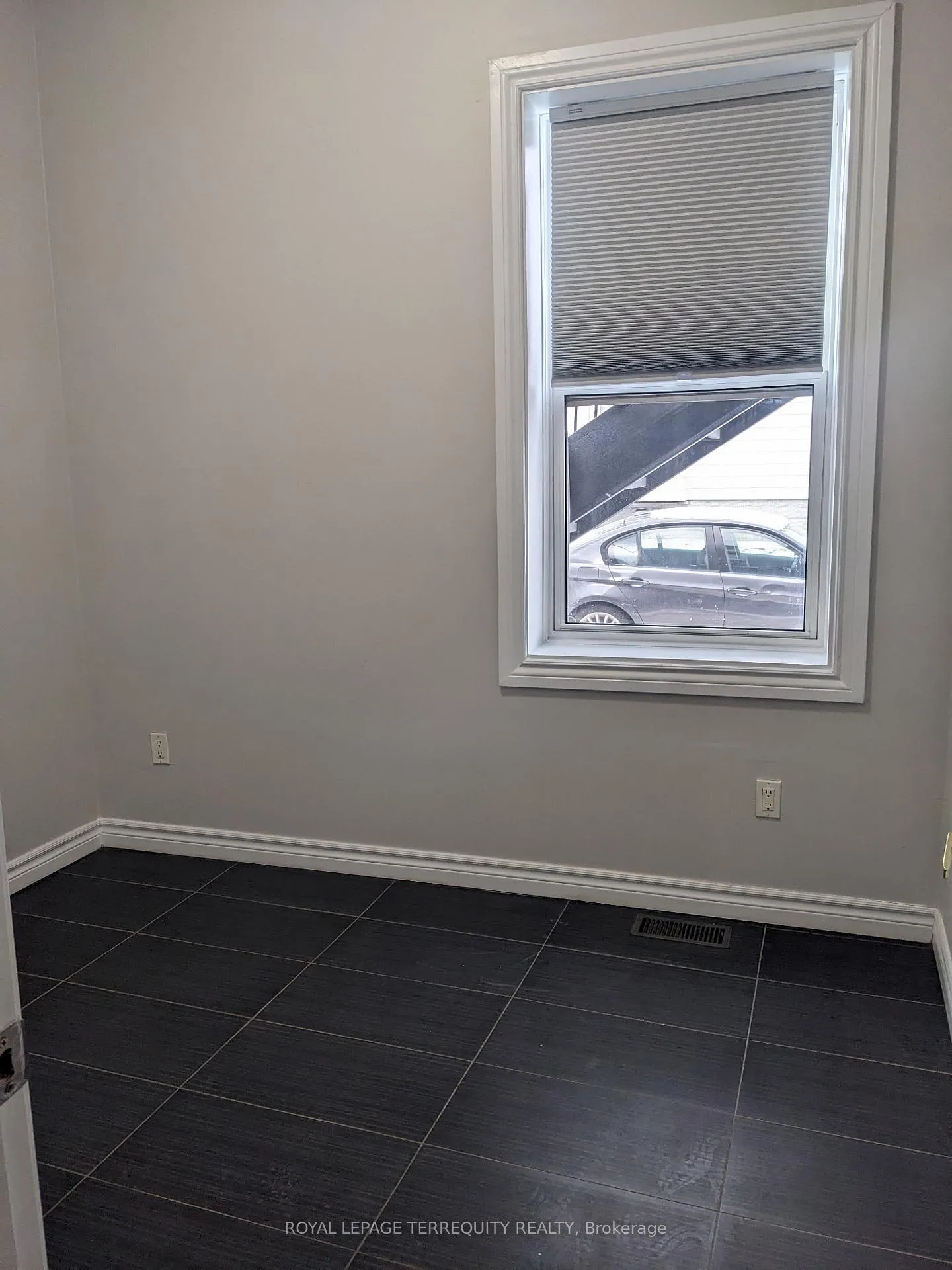 Photo 6 of 1182 Cannon Street E, Hamilton, Crown Point — HOMEH