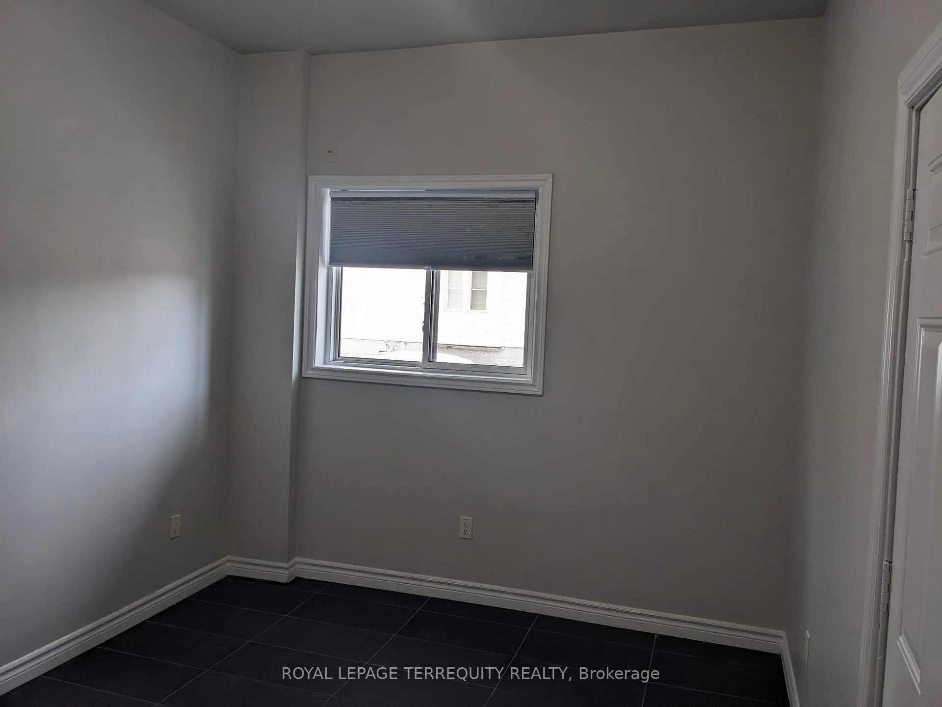 Photo 7 of 1182 Cannon Street E, Hamilton, Crown Point — HOMEH