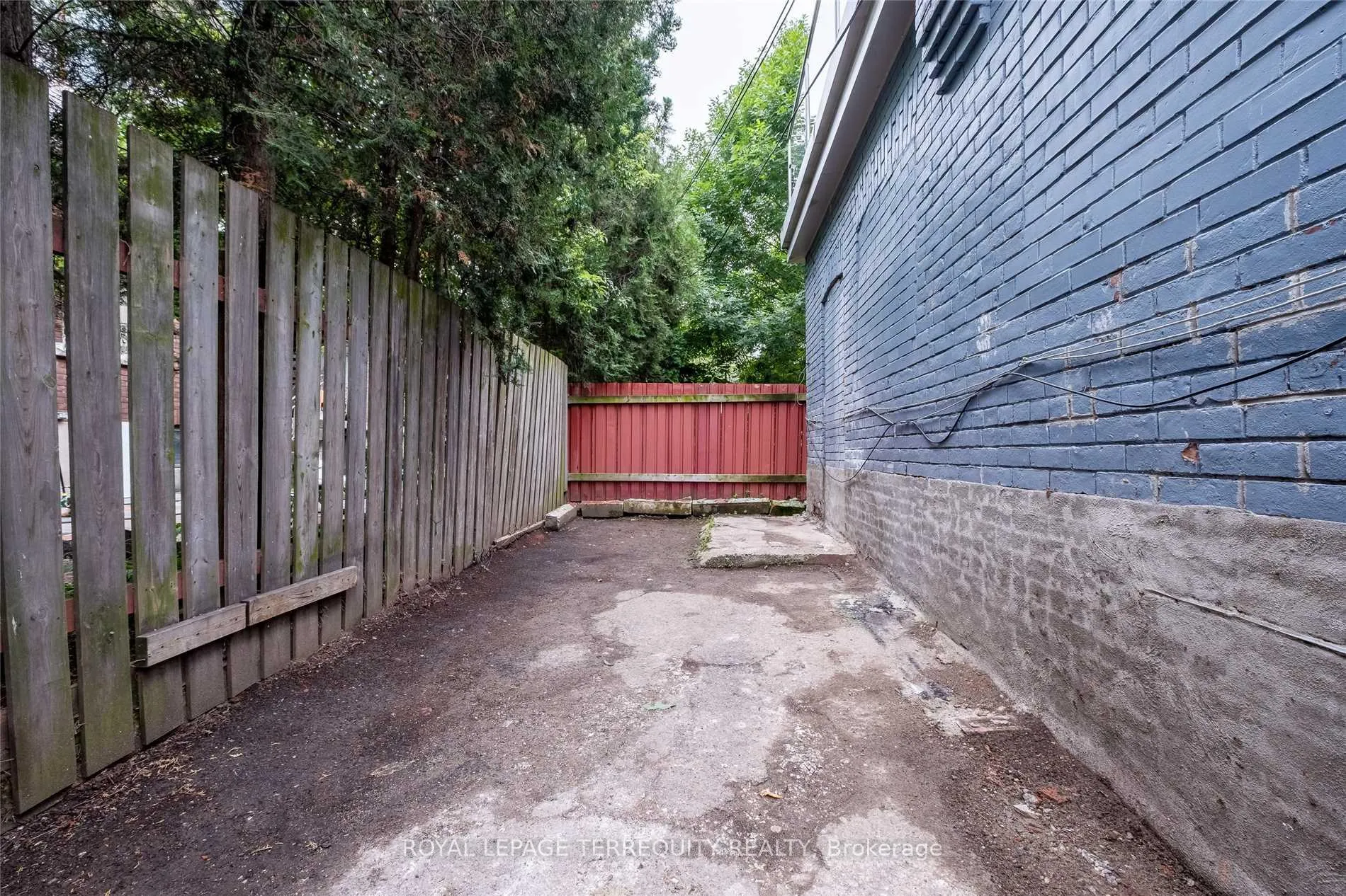 Photo 8 of 1182 Cannon Street E, Hamilton, Crown Point — HOMEH