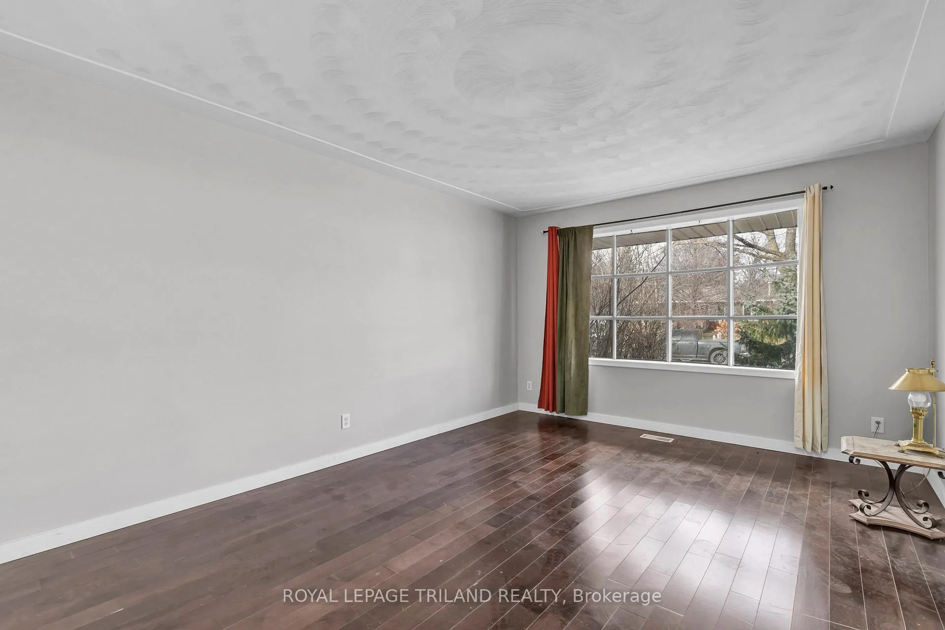 Photo 2 of Unit Unit A, 197A Cedarvale Crescent, Waterloo — HOMEH