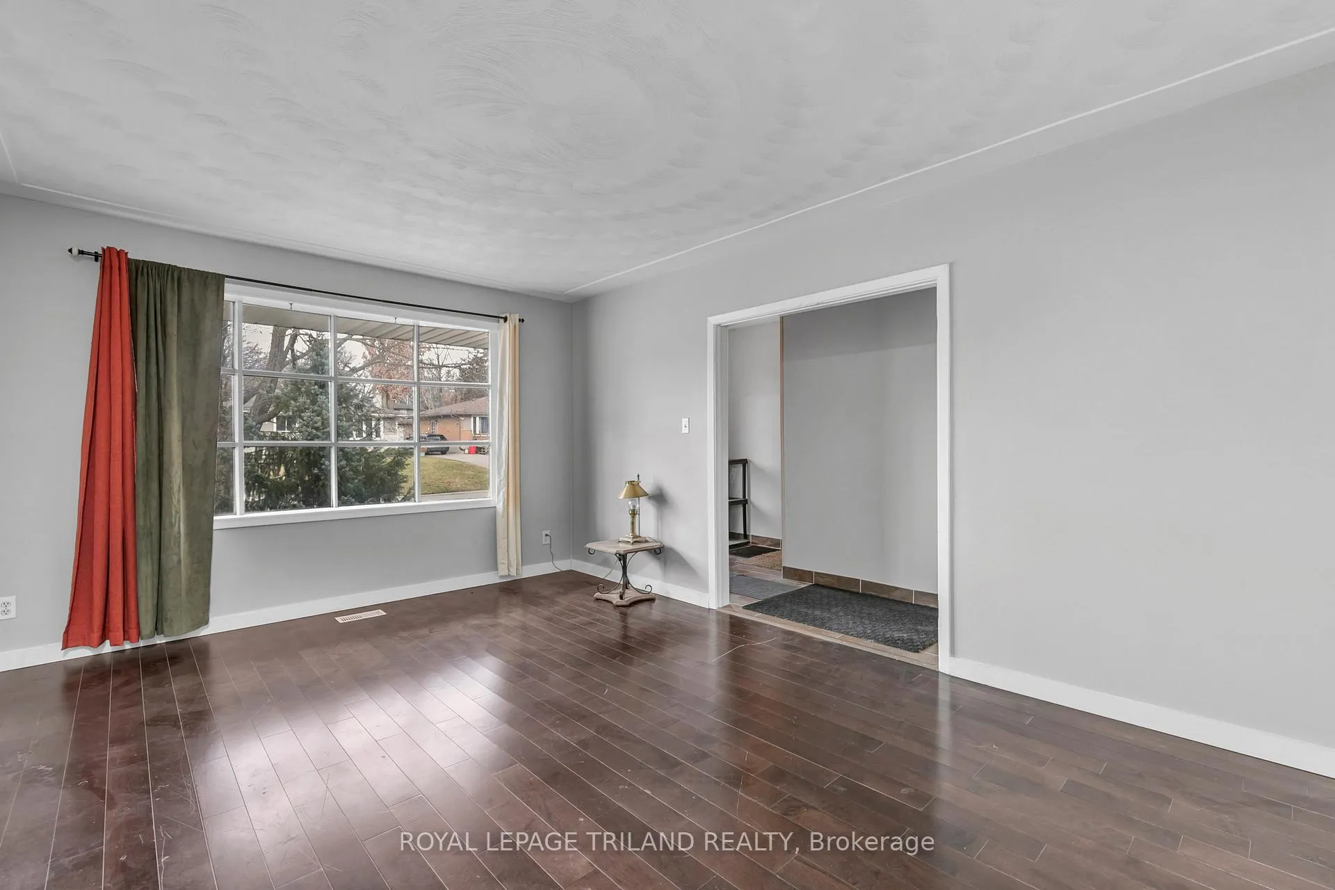 Photo 3 of Unit Unit A, 197A Cedarvale Crescent, Waterloo — HOMEH