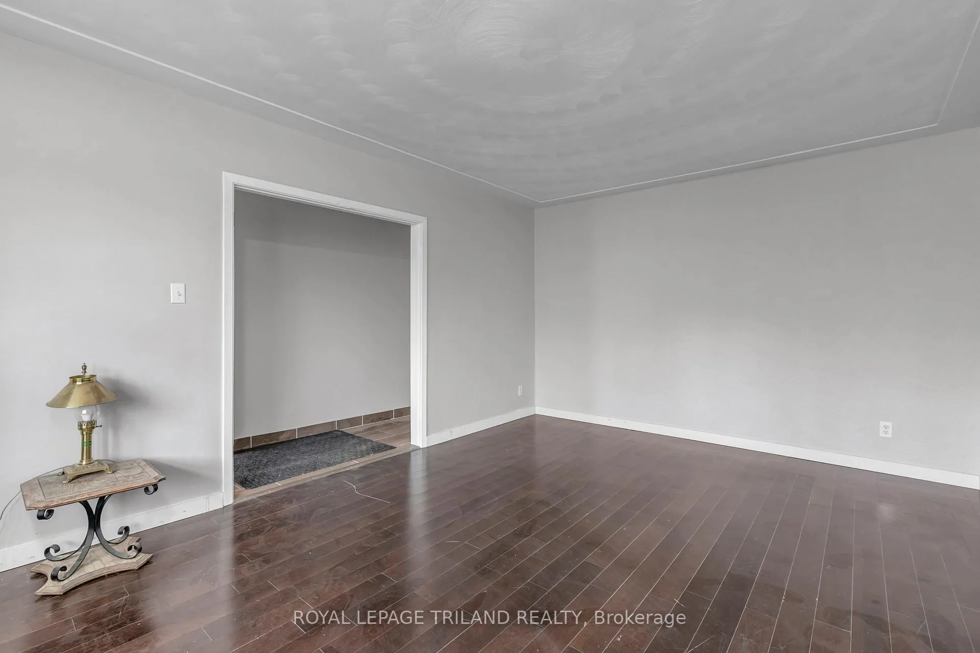Photo 4 of Unit Unit A, 197A Cedarvale Crescent, Waterloo — HOMEH