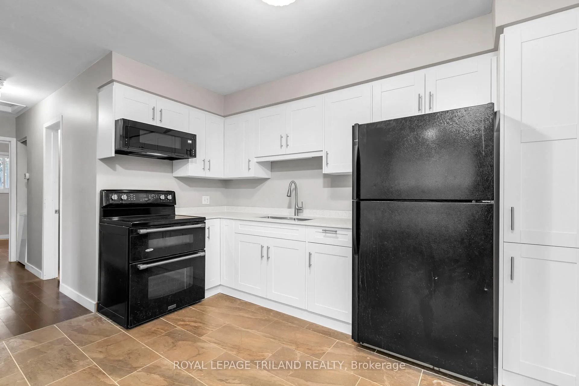 Photo 6 of Unit Unit A, 197A Cedarvale Crescent, Waterloo — HOMEH
