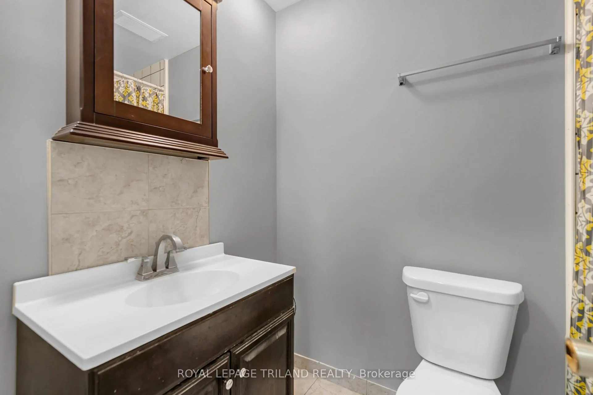 Photo 9 of Unit Unit A, 197A Cedarvale Crescent, Waterloo — HOMEH
