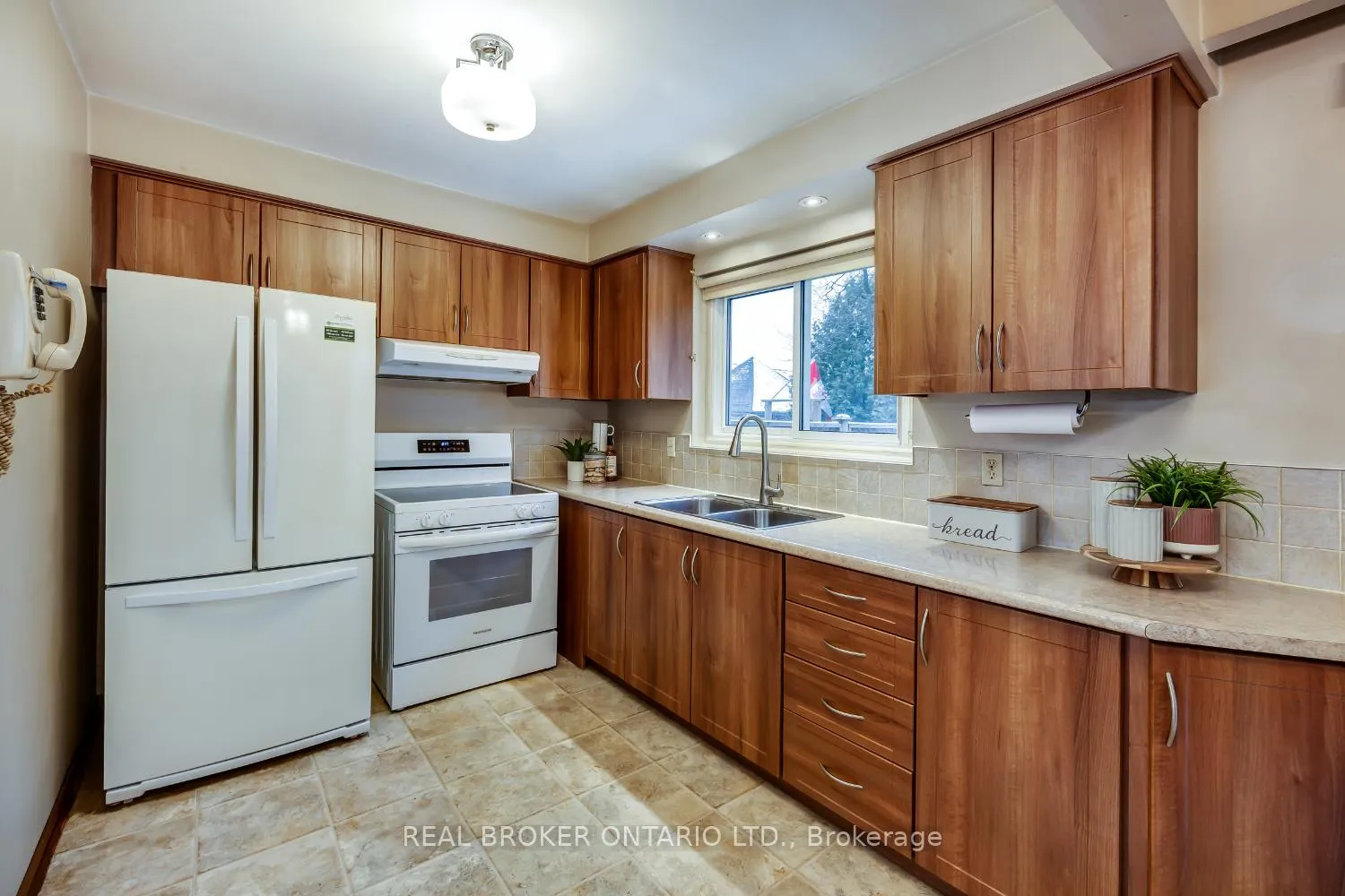 Photo 9 of 37 Macey Court, Ajax, Central West — HOMEH