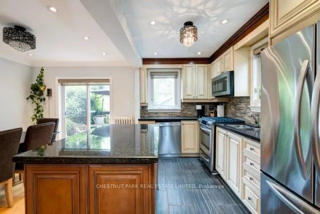 Photo 2 of 107 Divadale Drive, Toronto, Leaside — HOMEH