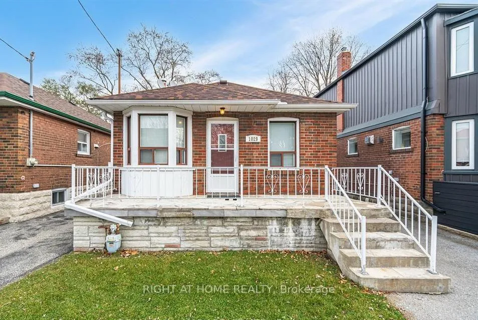 Front of 1029 Greenwood Avenue