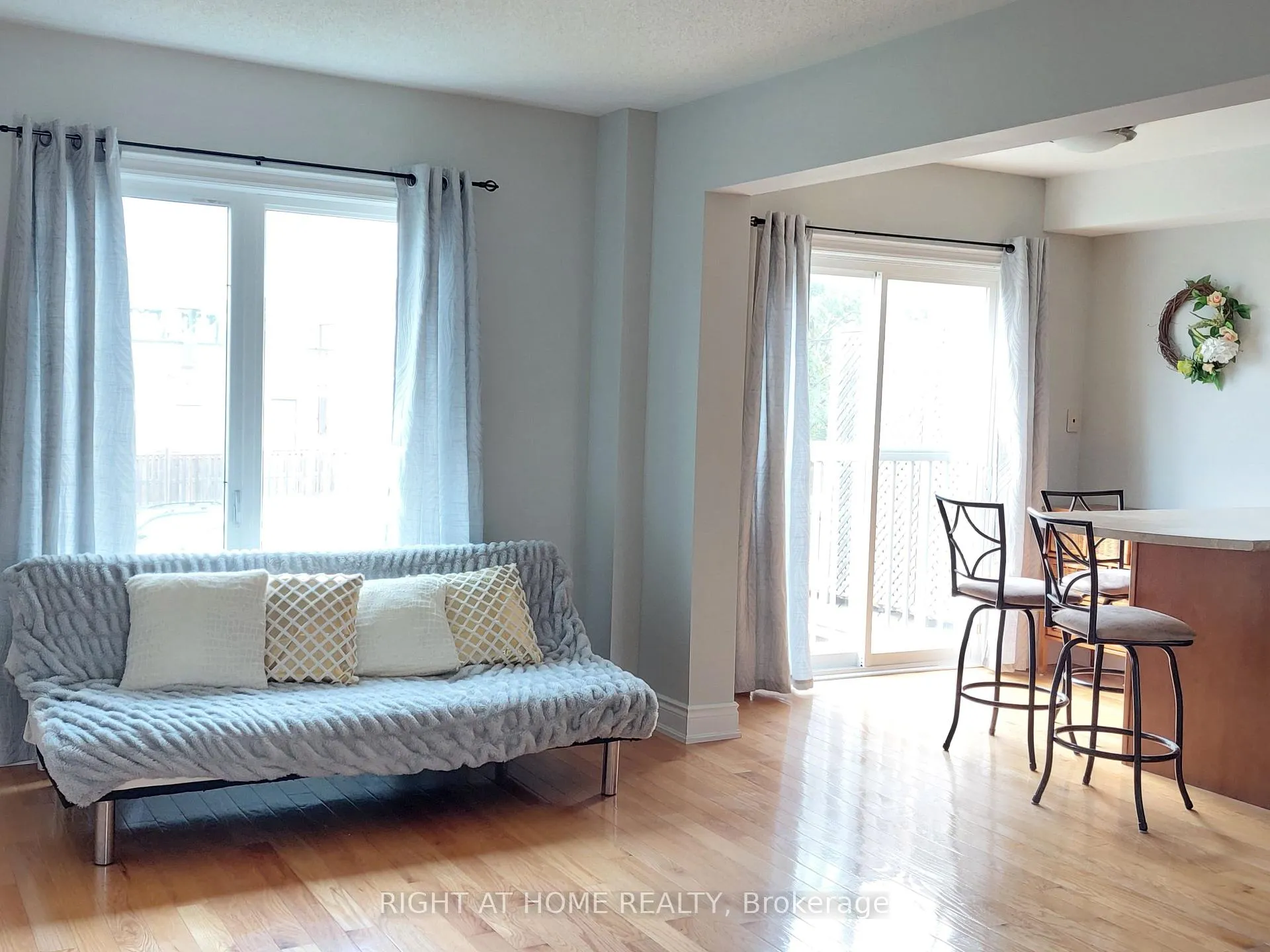Photo 4 of 19 Peartree Court, Barrie, Allandale — HOMEH