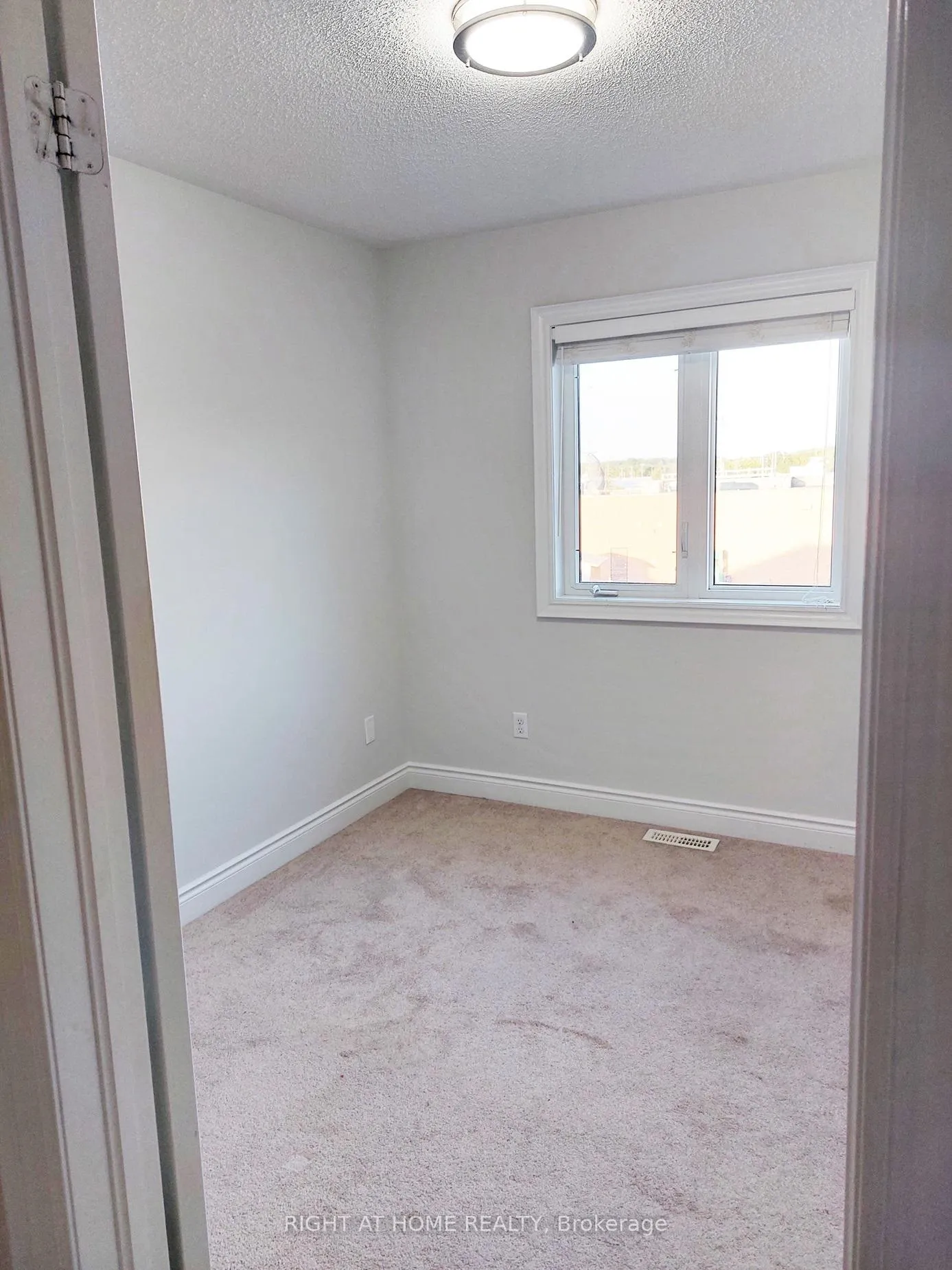 Photo 9 of 19 Peartree Court, Barrie, Allandale — HOMEH
