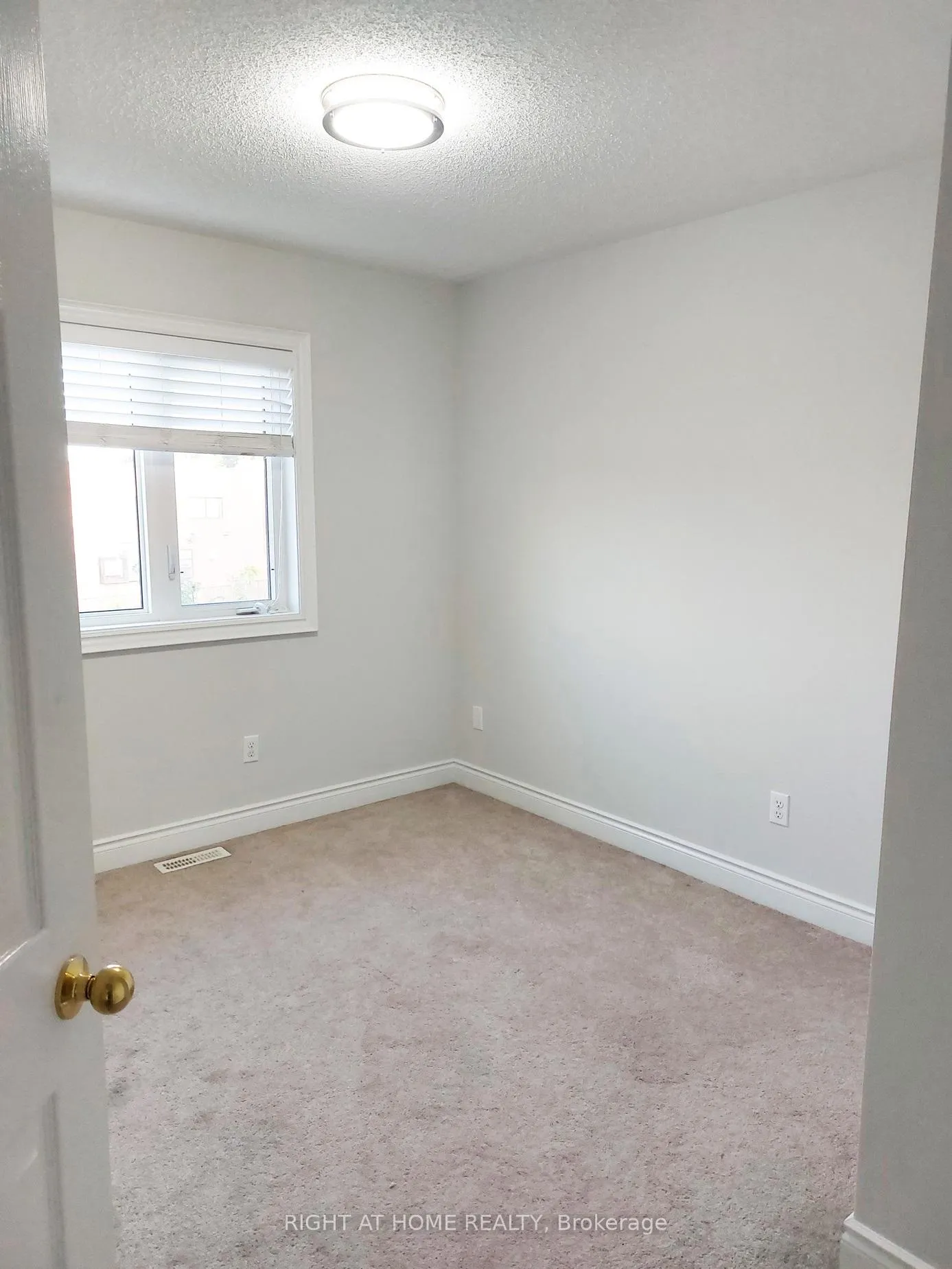 Photo 11 of 19 Peartree Court, Barrie, Allandale — HOMEH