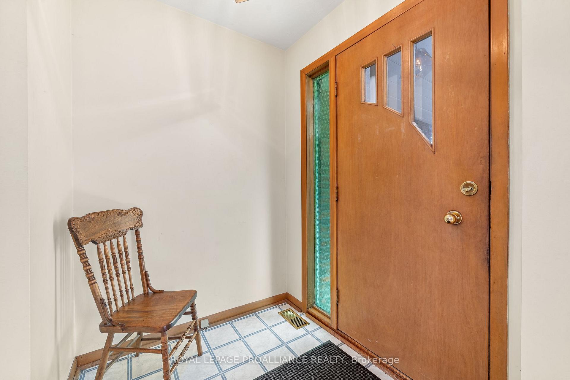 Photo 5 of 26 Harris Crescent, Belleville, Belleville Ward — HOMEH