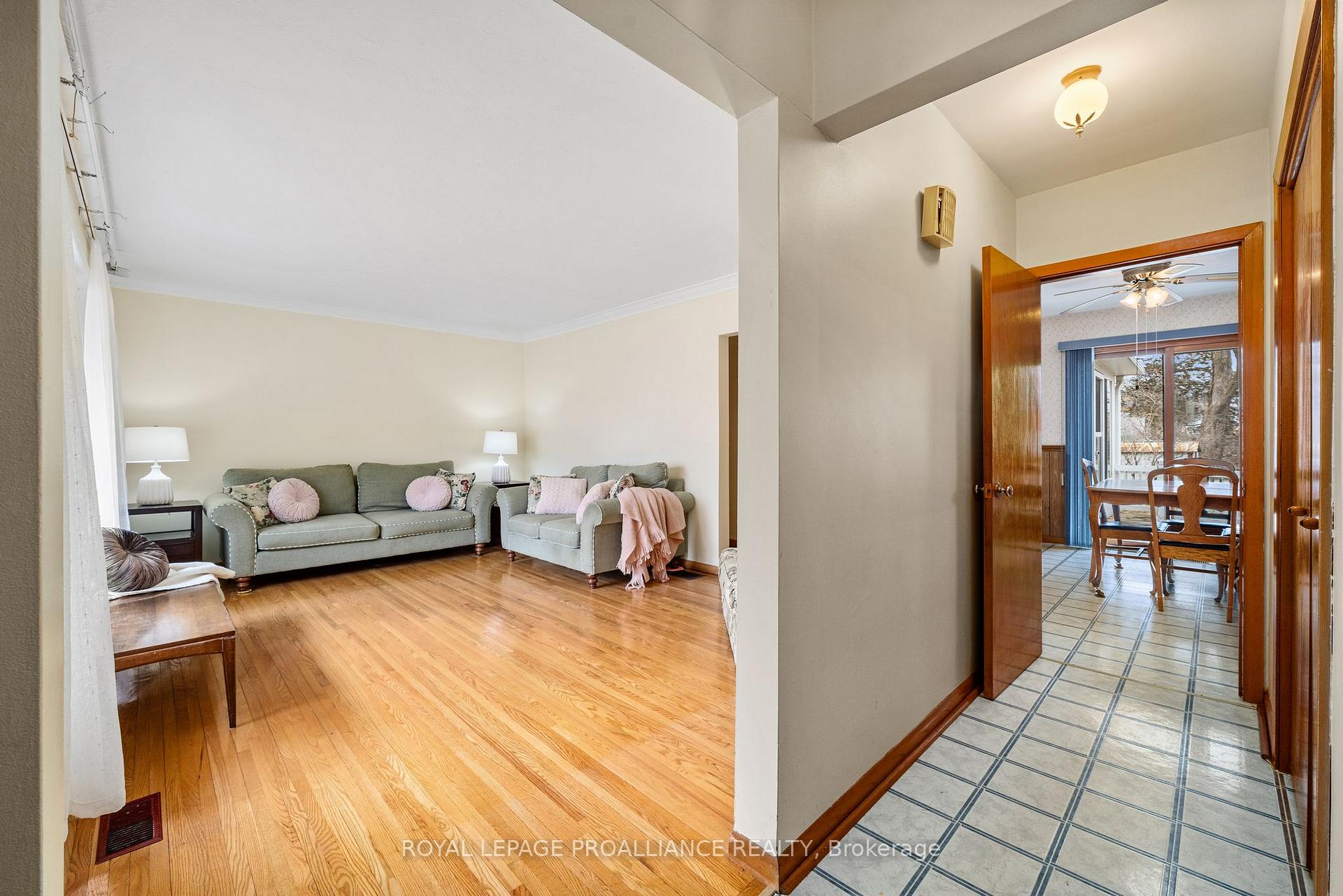 Photo 8 of 26 Harris Crescent, Belleville, Belleville Ward — HOMEH