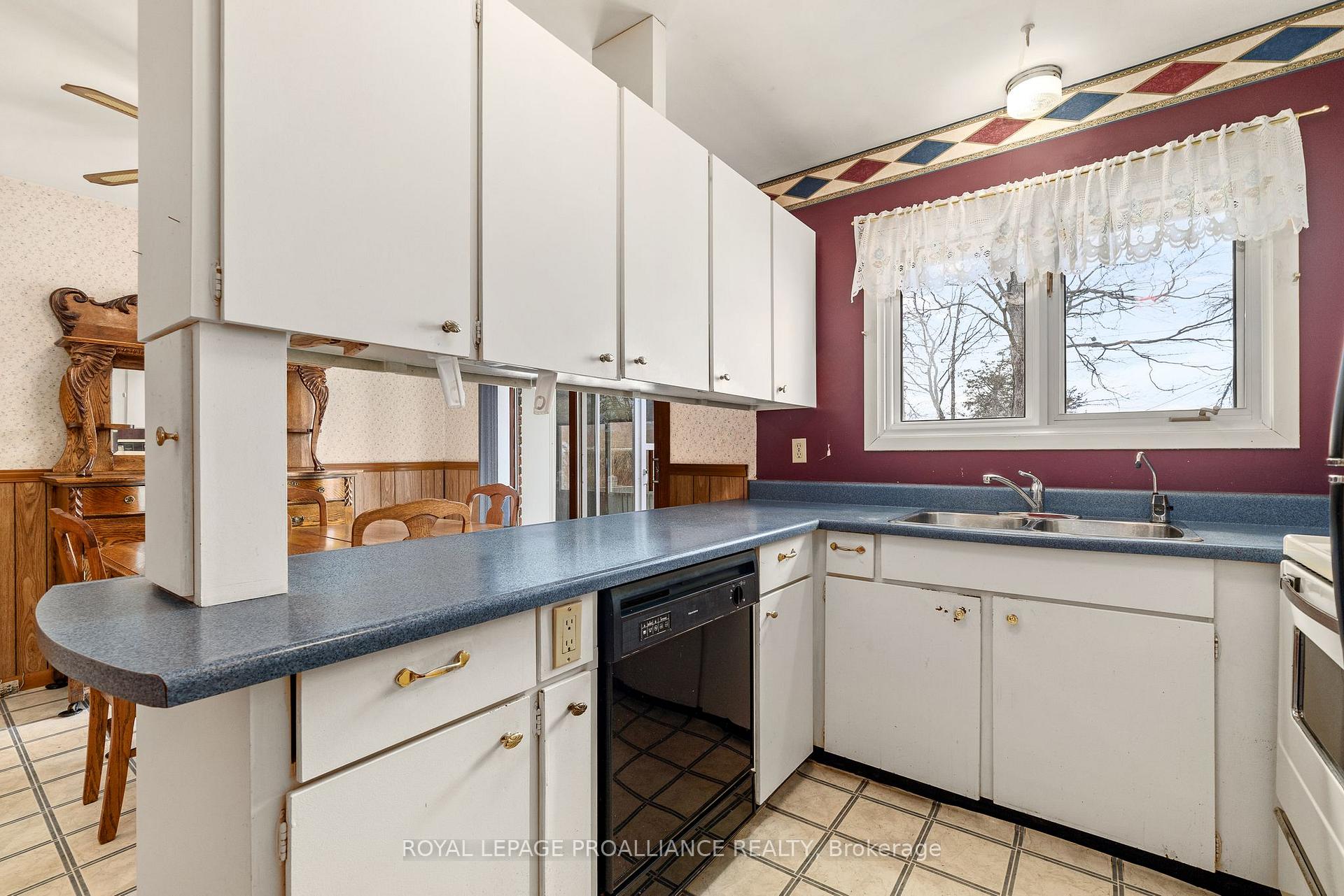 Photo 10 of 26 Harris Crescent, Belleville, Belleville Ward — HOMEH