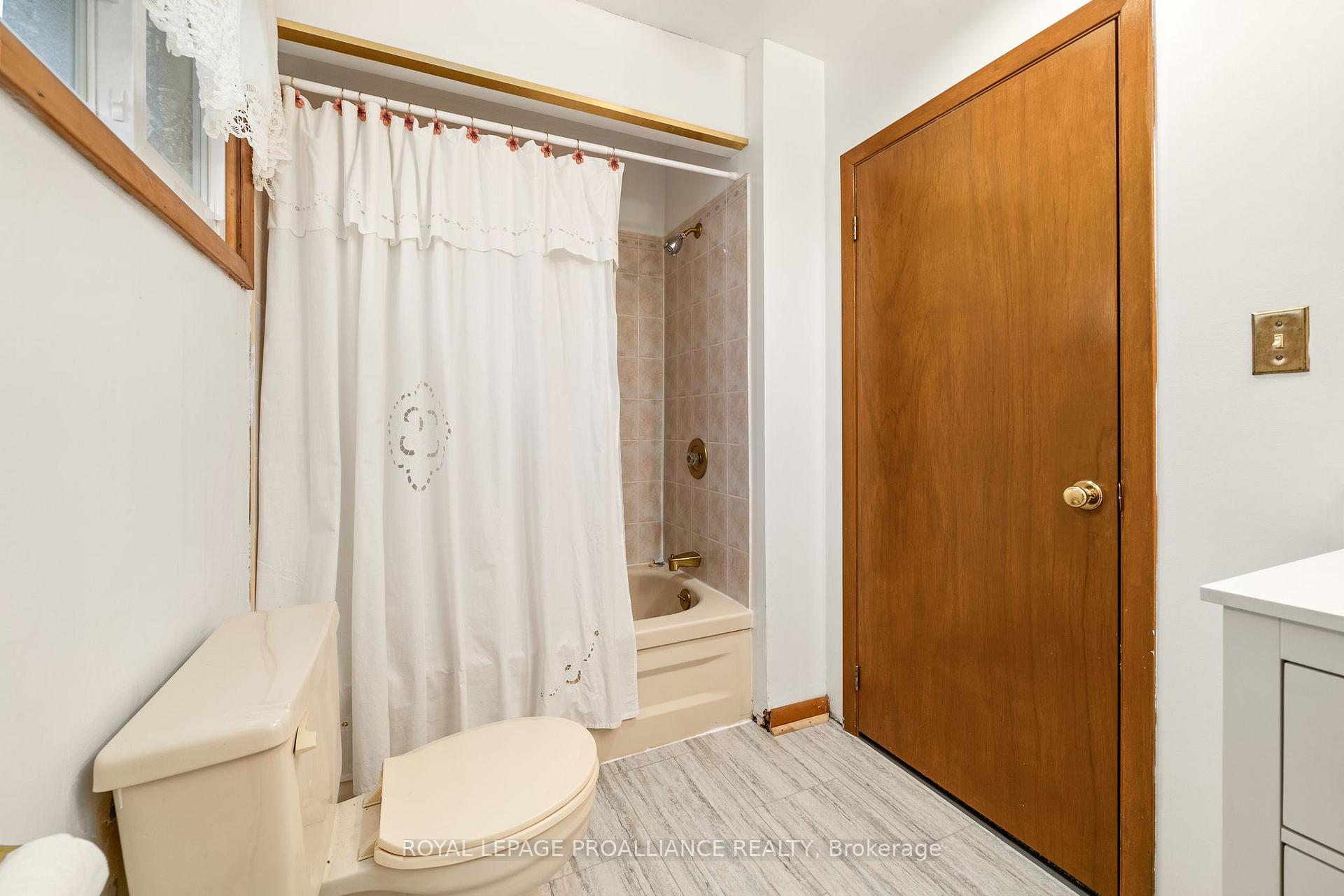 Photo 15 of 26 Harris Crescent, Belleville, Belleville Ward — HOMEH