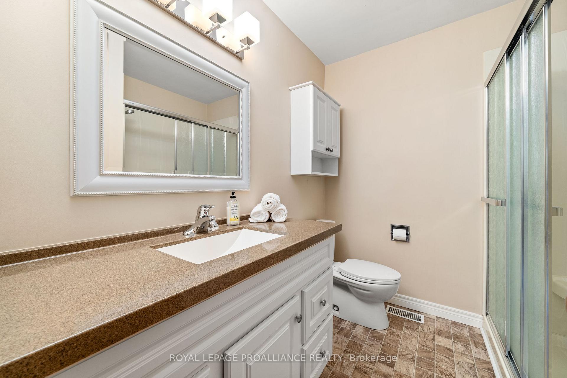 Photo 20 of 26 Harris Crescent, Belleville, Belleville Ward — HOMEH