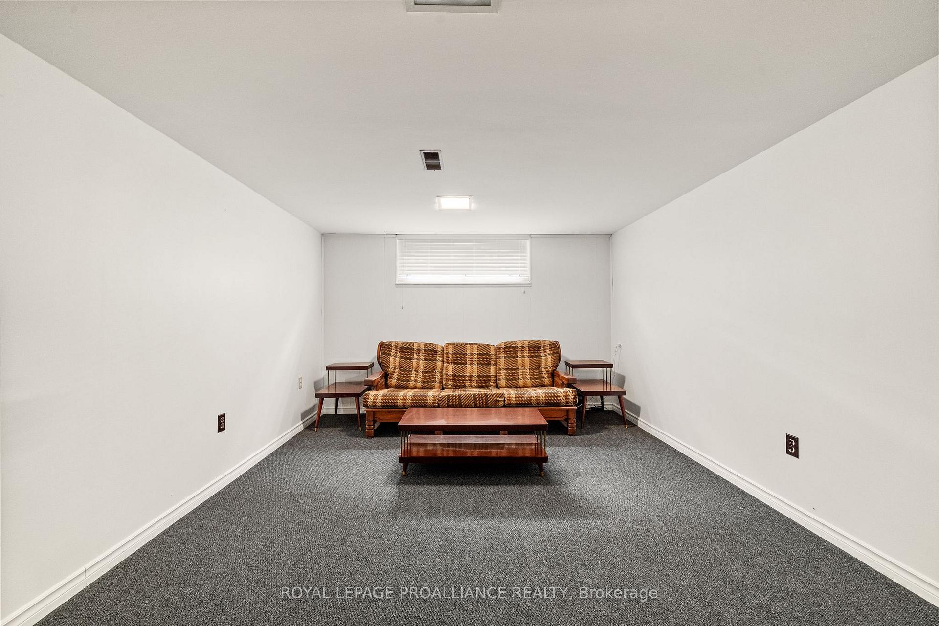 Photo 27 of 26 Harris Crescent, Belleville, Belleville Ward — HOMEH