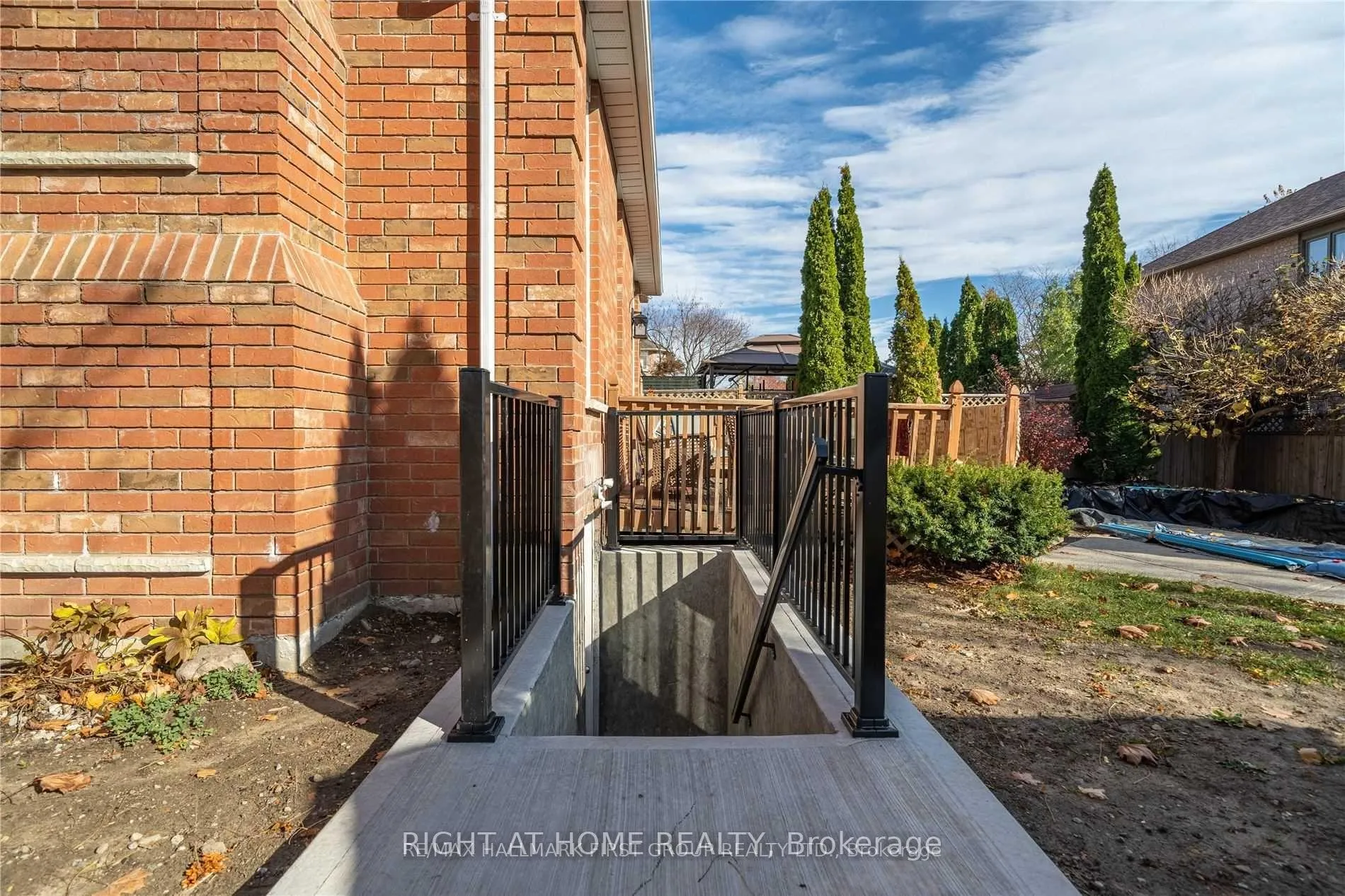 Photo 2 of 50 Griffen Place, Whitby, Rolling Acres — HOMEH