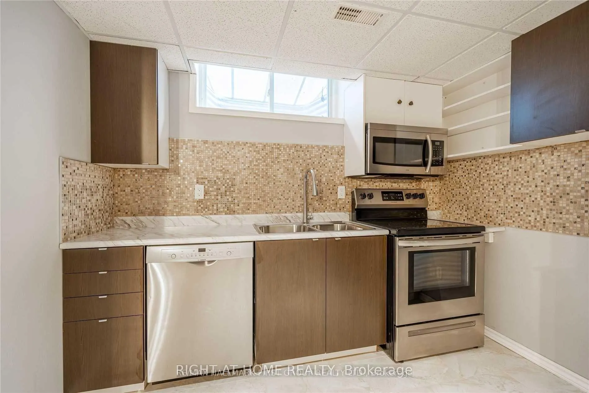 Photo 5 of 50 Griffen Place, Whitby, Rolling Acres — HOMEH