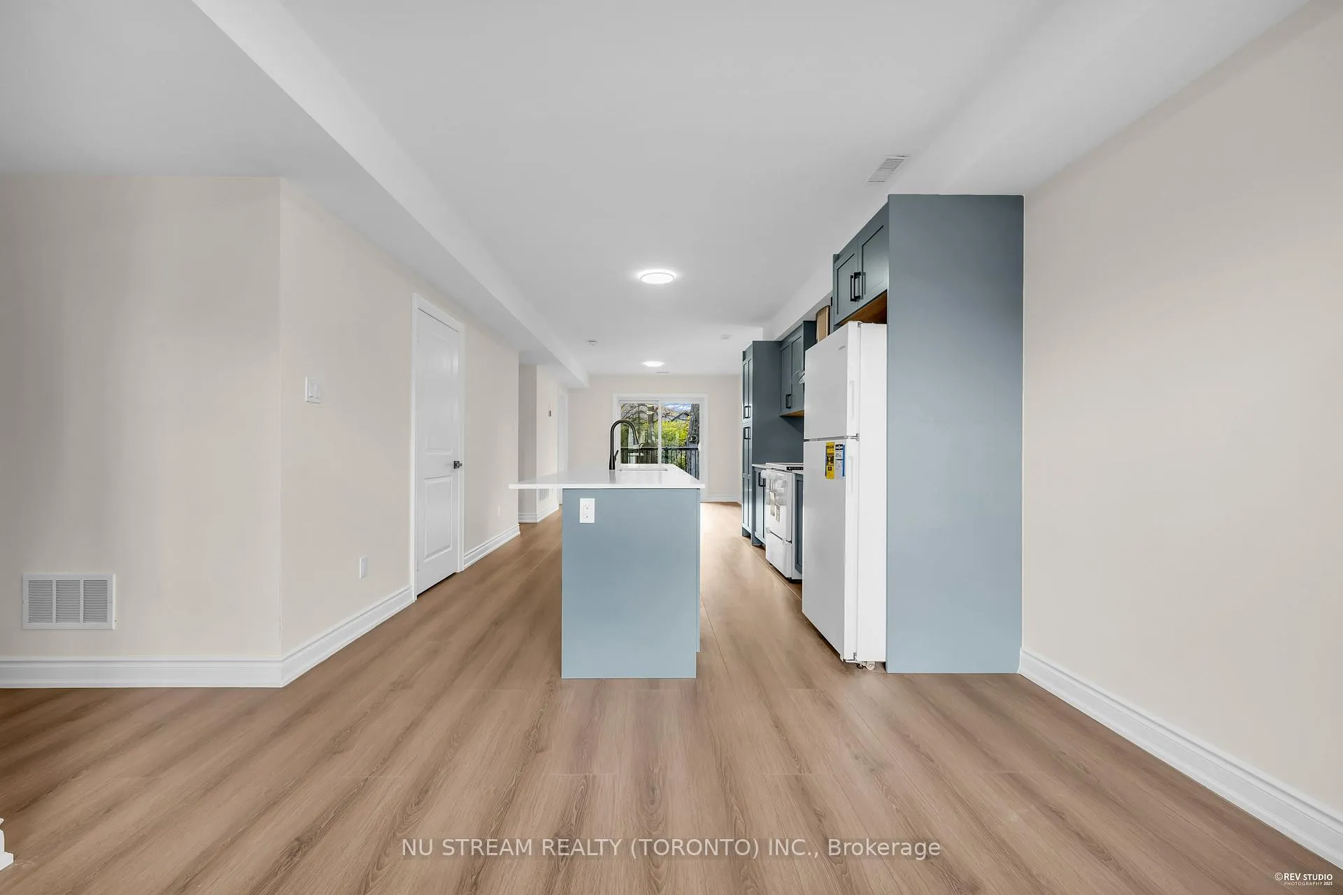 Photo 3 of Unit Unit#3, 25 Devondale Avenue, North York, Newtonbrook West — HOMEH