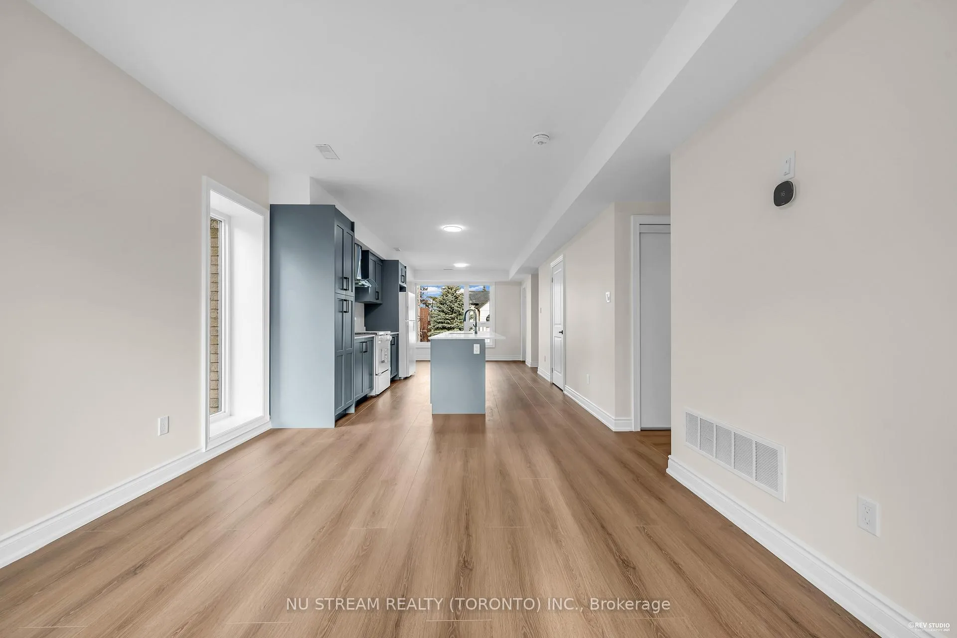 Photo 5 of Unit Unit#3, 25 Devondale Avenue, North York, Newtonbrook West — HOMEH