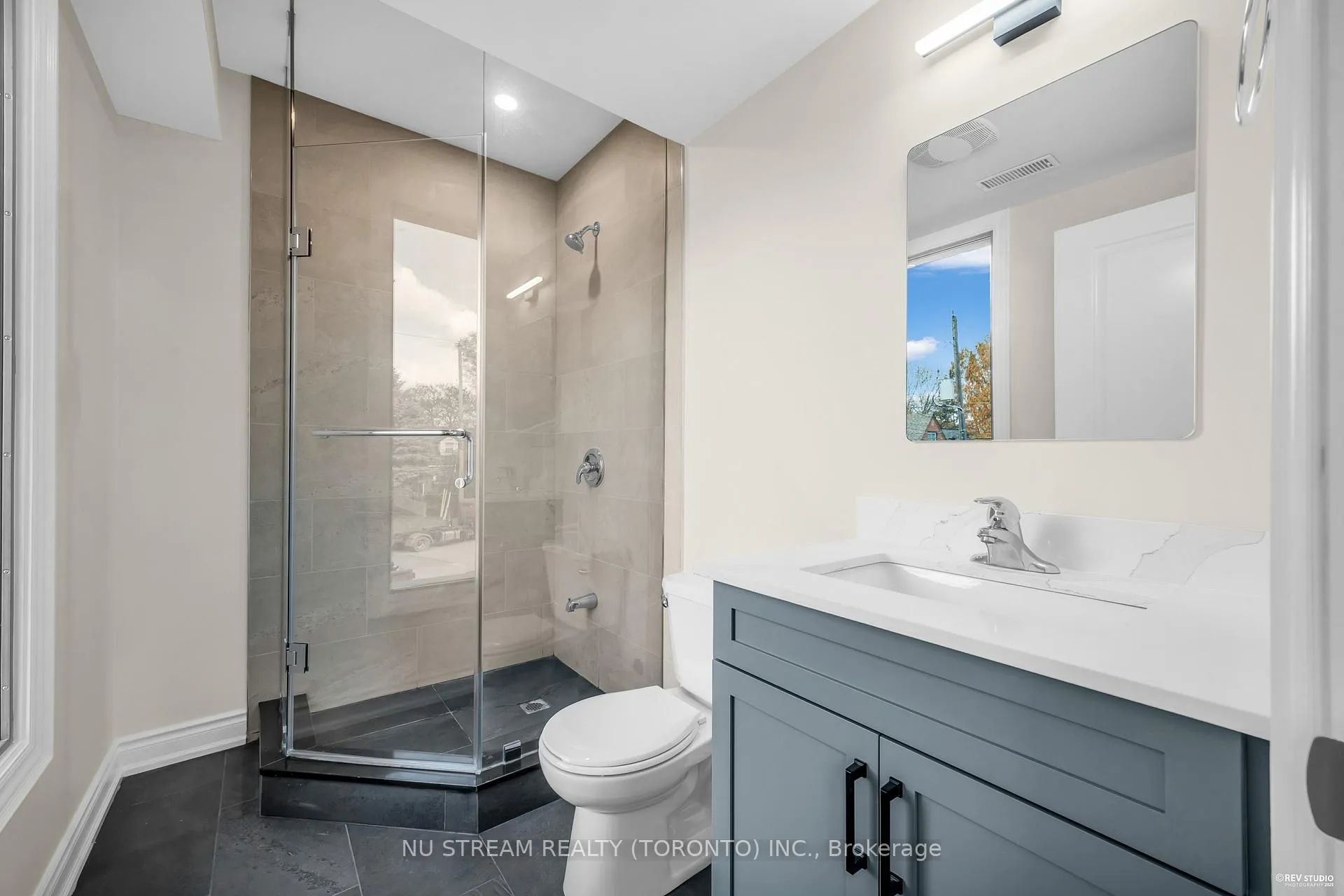 Photo 8 of Unit Unit#3, 25 Devondale Avenue, North York, Newtonbrook West — HOMEH