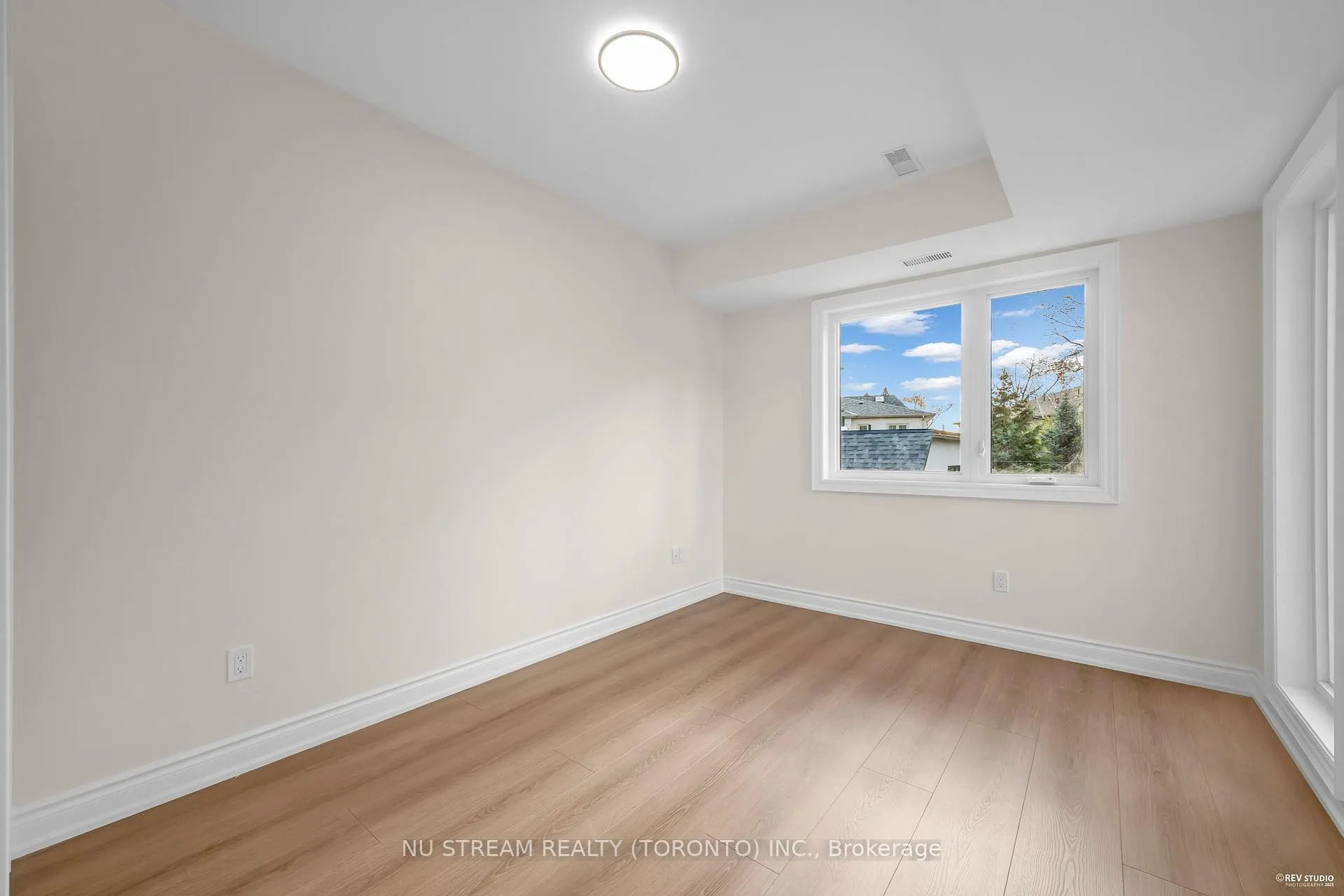 Photo 9 of Unit Unit#3, 25 Devondale Avenue, North York, Newtonbrook West — HOMEH