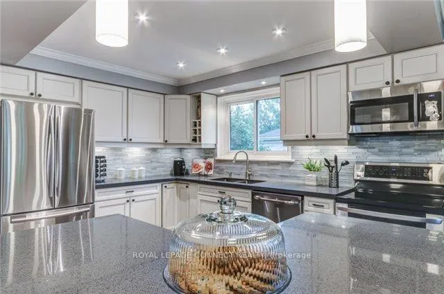 Photo 7 of 209 Central Park Boulevard N, Oshawa, O'Neill — HOMEH