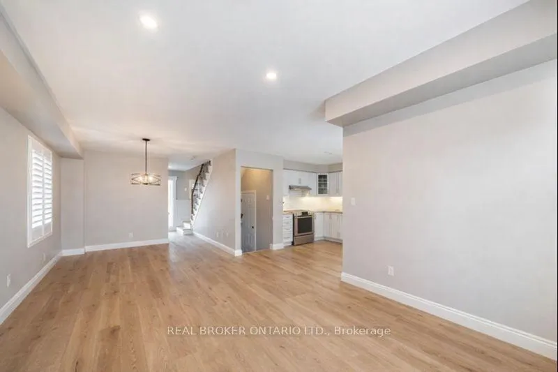 Photo 4 of 39 Robb Lane, Clarington, Bowmanville — HOMEH