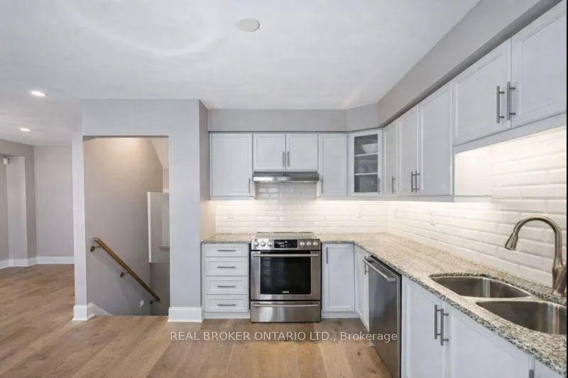 Photo 7 of 39 Robb Lane, Clarington, Bowmanville — HOMEH
