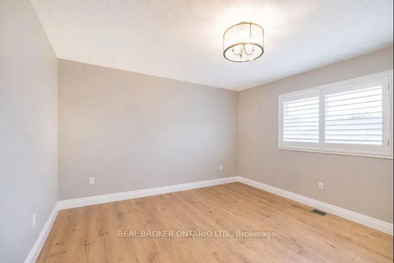 Photo 9 of 39 Robb Lane, Clarington, Bowmanville — HOMEH