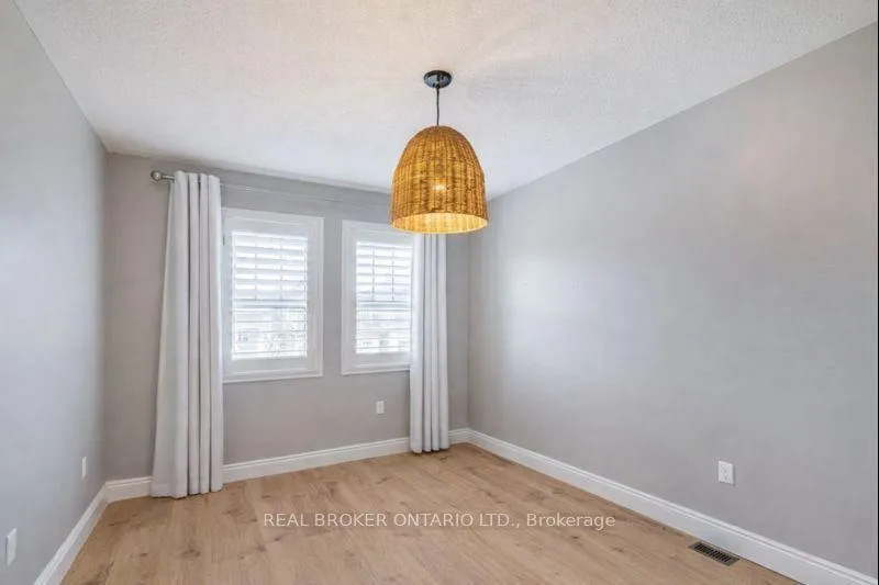 Photo 12 of 39 Robb Lane, Clarington, Bowmanville — HOMEH