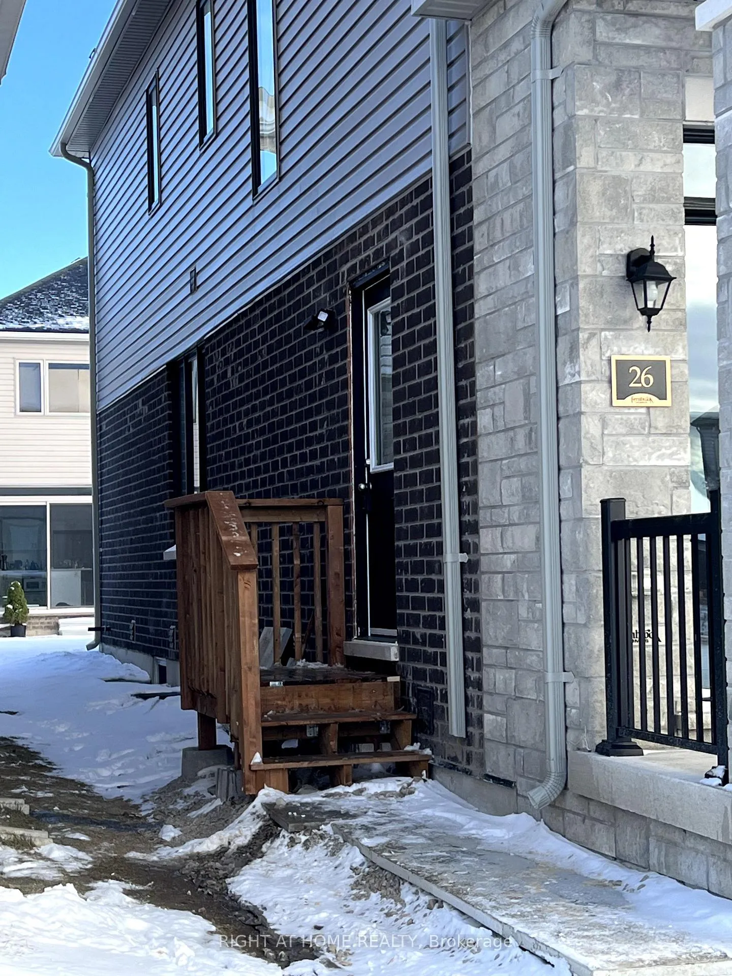 Photo 2 of Unit Bsmnt, 26 Rochester Drive, Barrie, Innis-Shore — HOMEH
