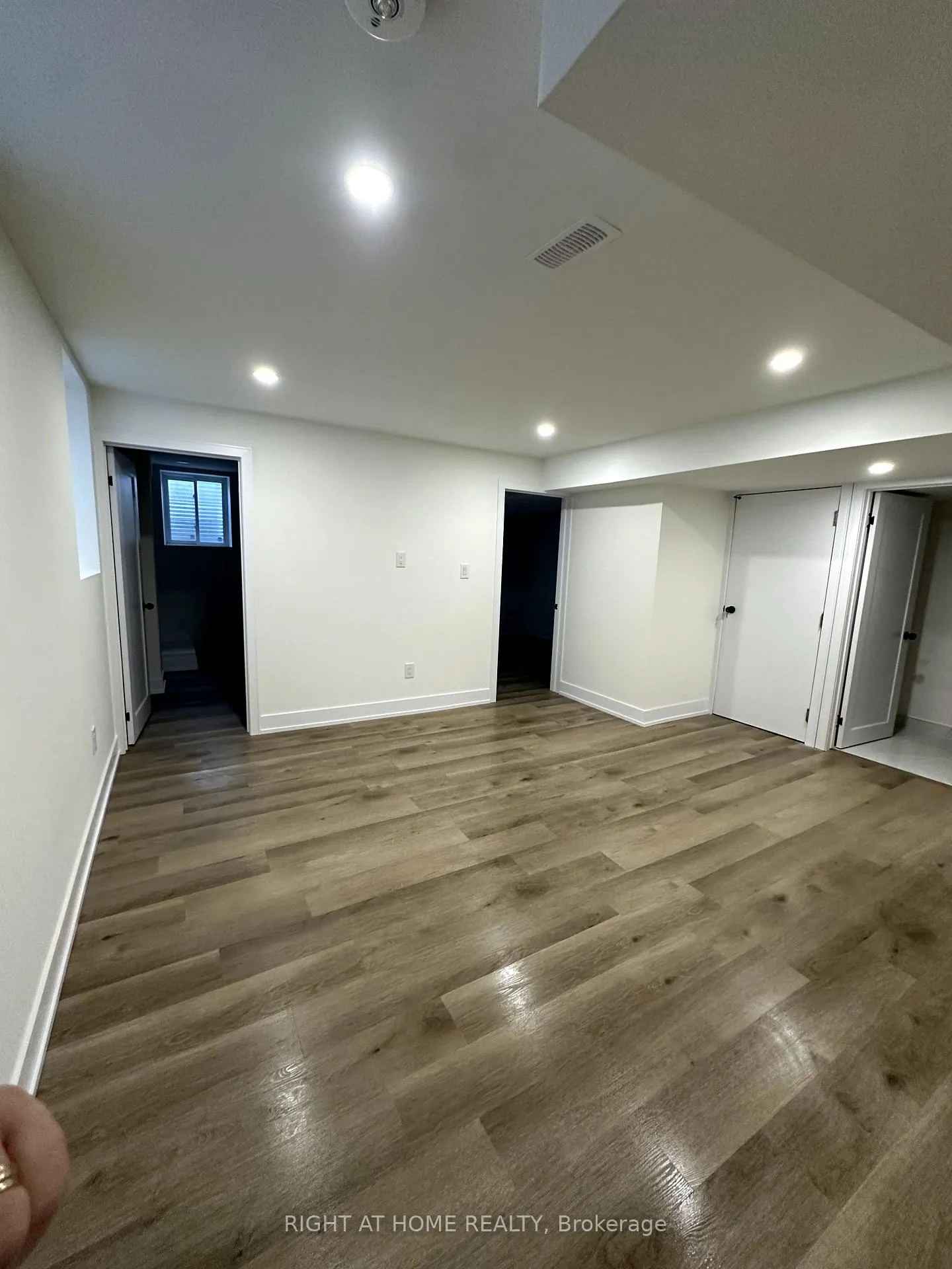 Photo 5 of Unit Bsmnt, 26 Rochester Drive, Barrie, Innis-Shore — HOMEH