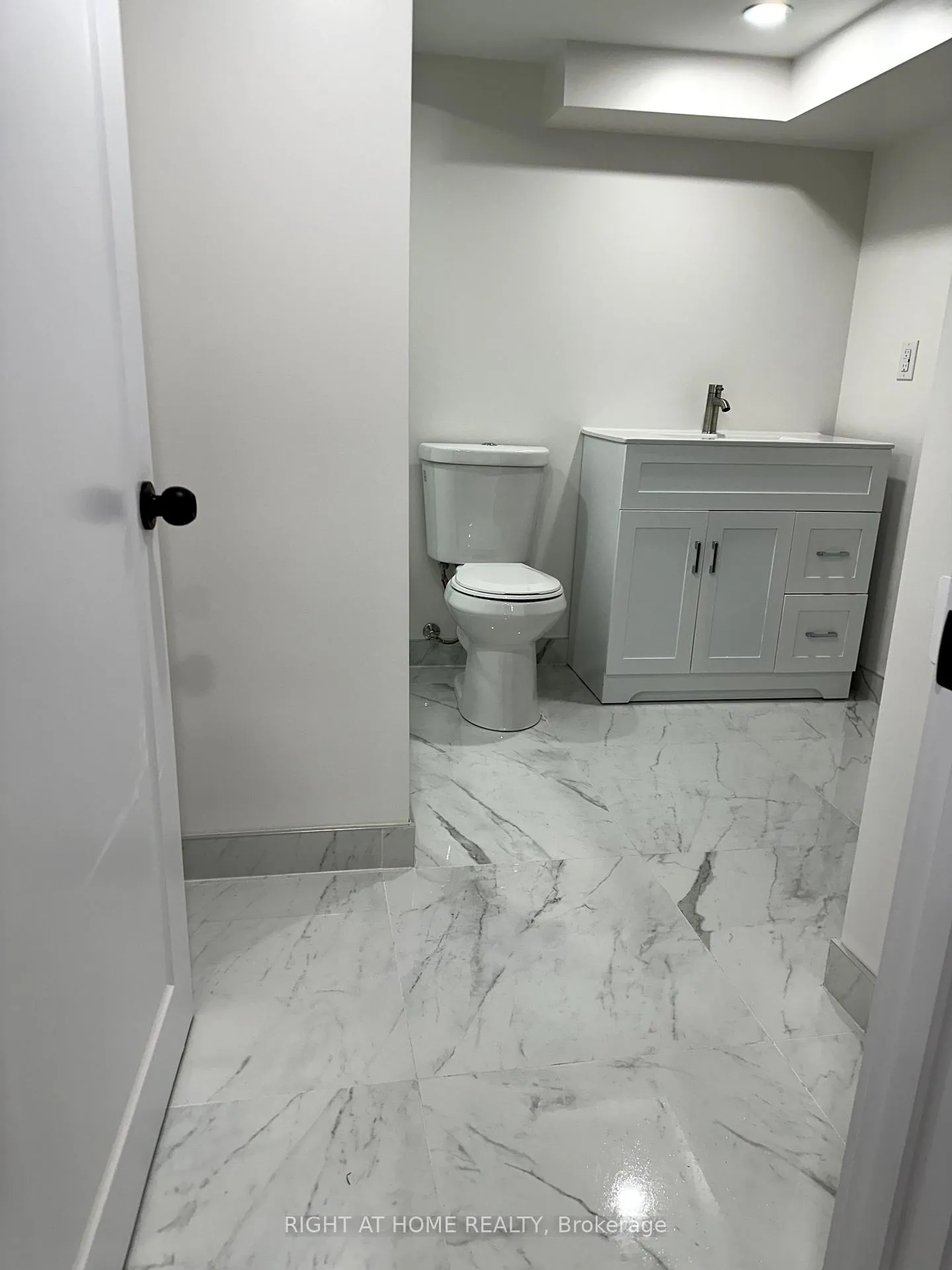 Photo 10 of Unit Bsmnt, 26 Rochester Drive, Barrie, Innis-Shore — HOMEH
