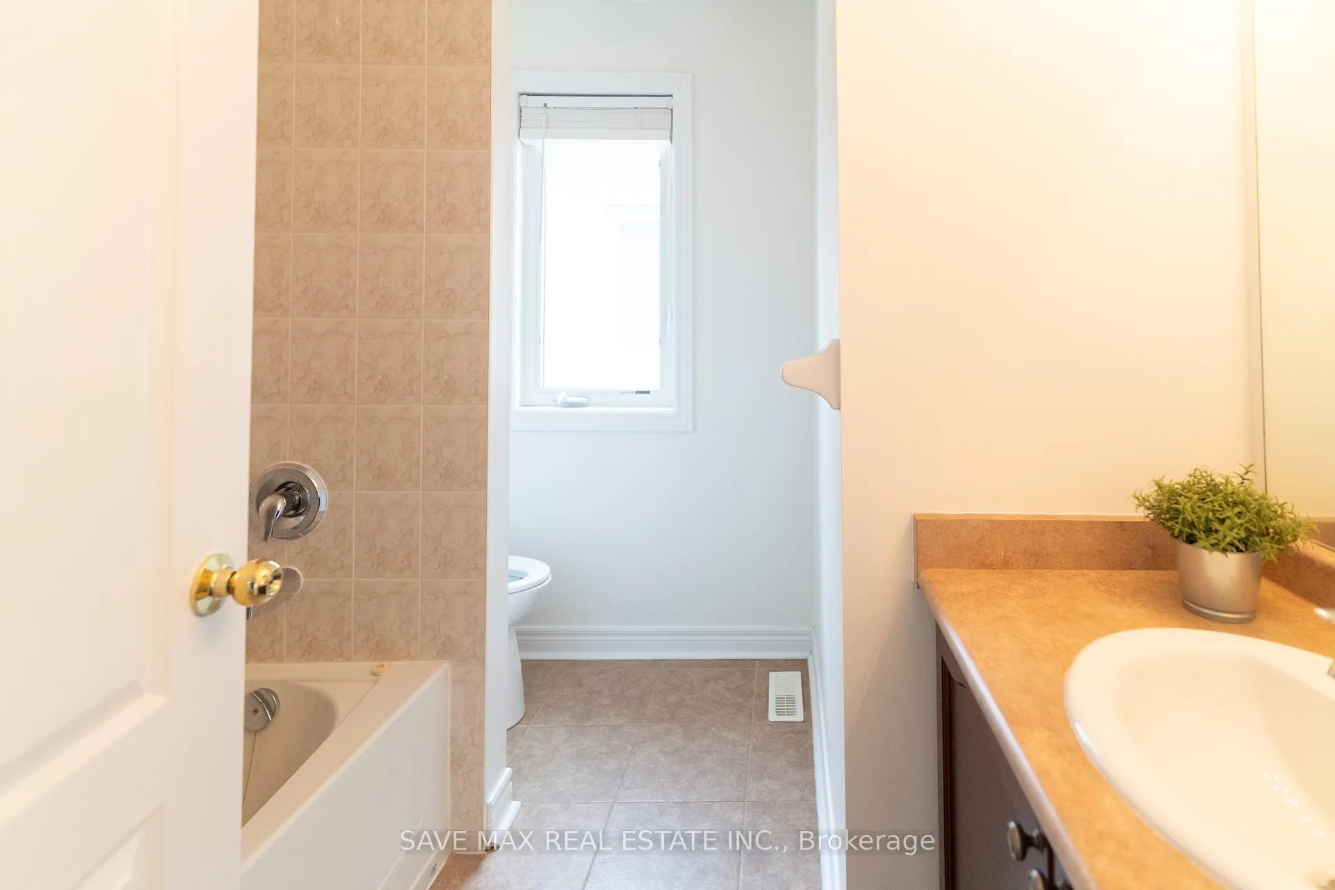 Photo 34 of 133 Weston Drive S, Milton, Scott — HOMEH