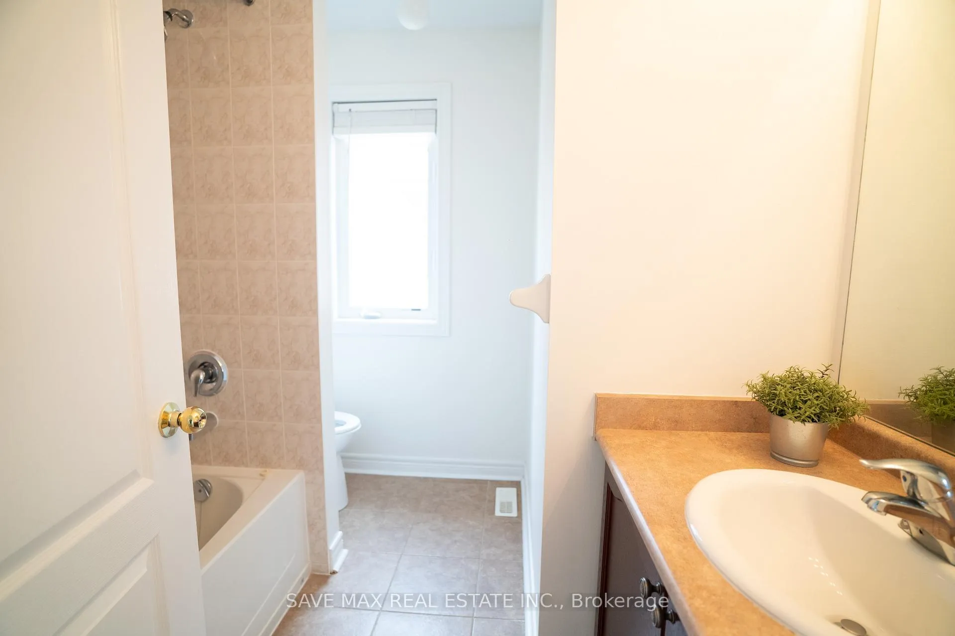 Photo 35 of 133 Weston Drive S, Milton, Scott — HOMEH