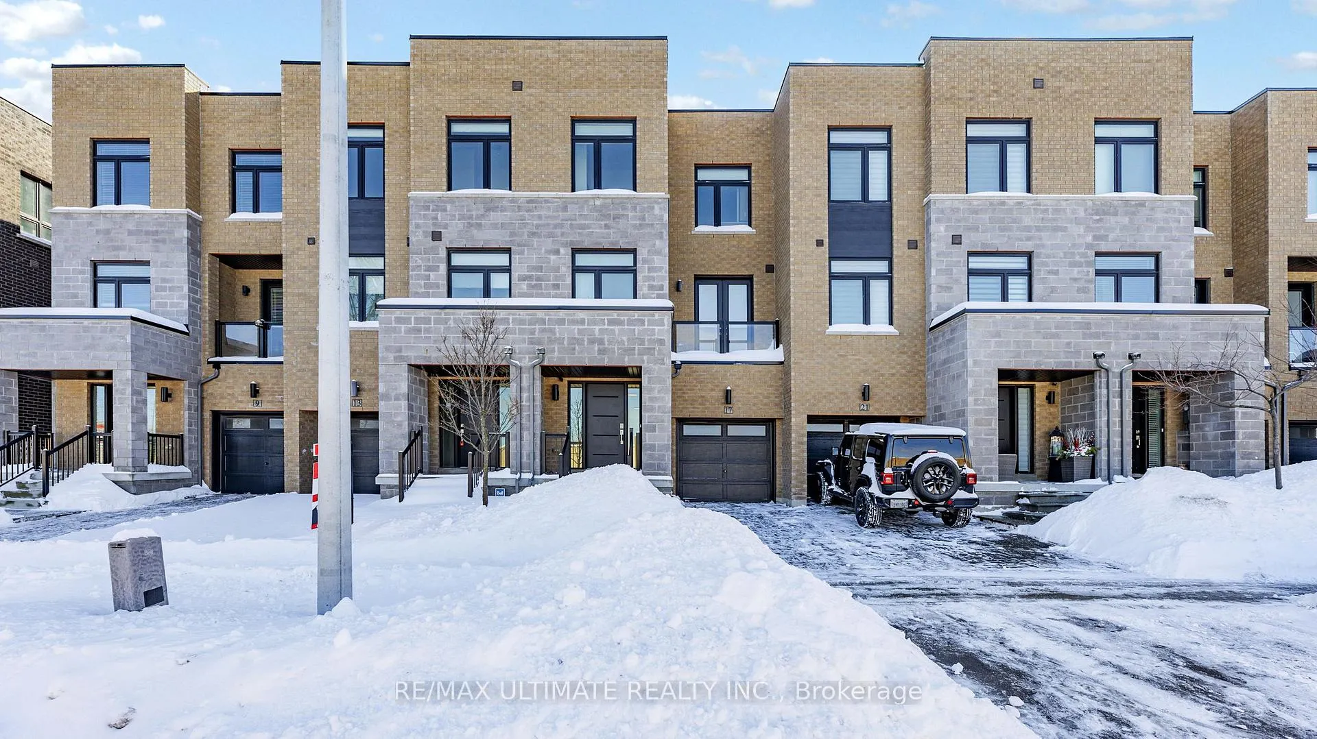 Photo 1 of 17 Gridiron Gate, Vaughan, Vellore Village — HOMEH