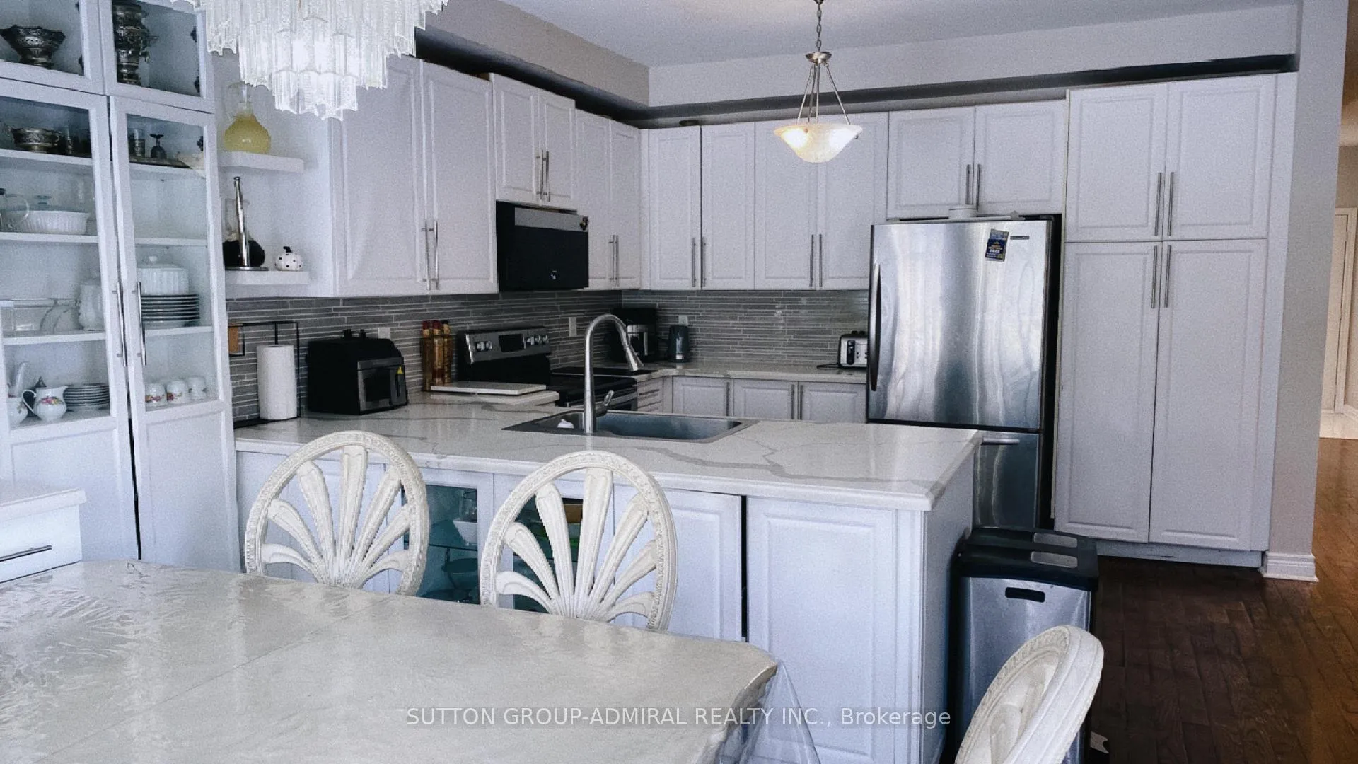 Photo 2 of 4 Raintree Crescent, Richmond Hill, Oak Ridges — HOMEH