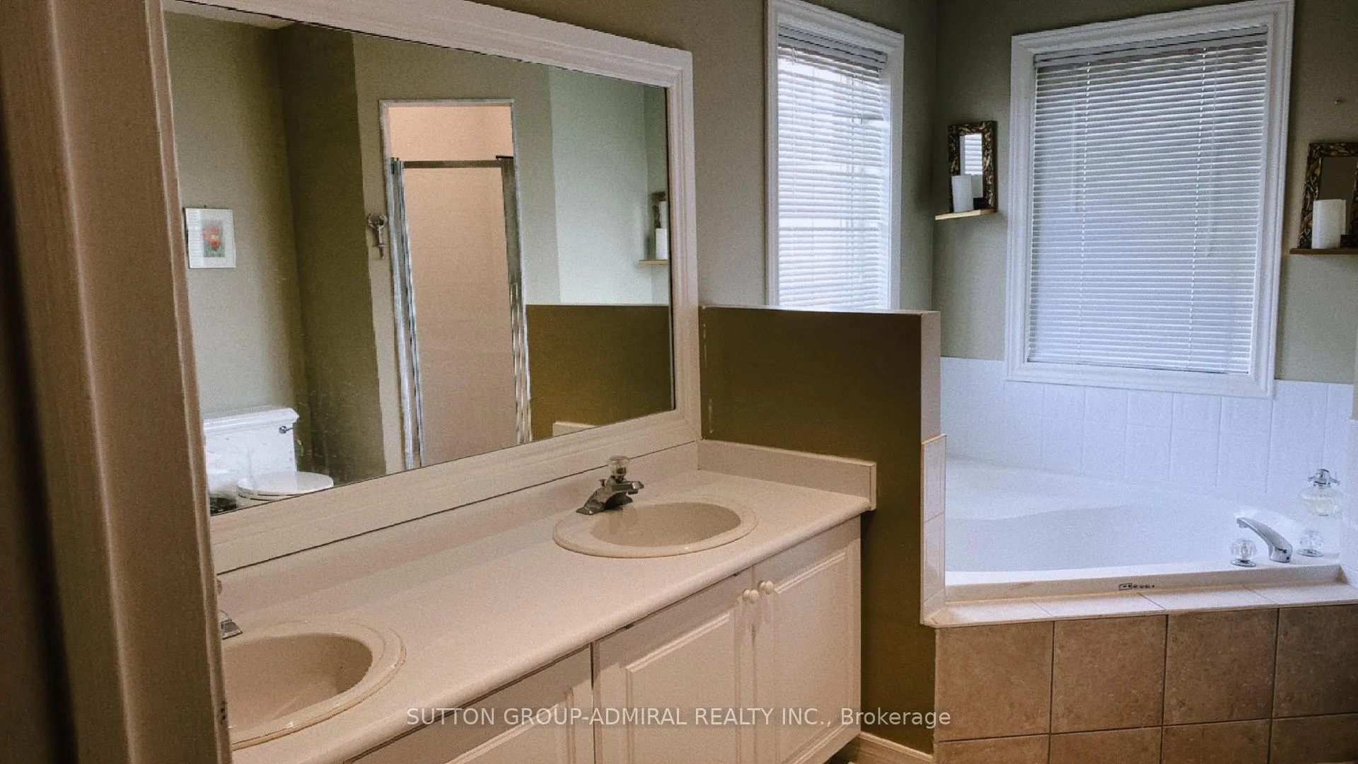 Photo 15 of 4 Raintree Crescent, Richmond Hill, Oak Ridges — HOMEH
