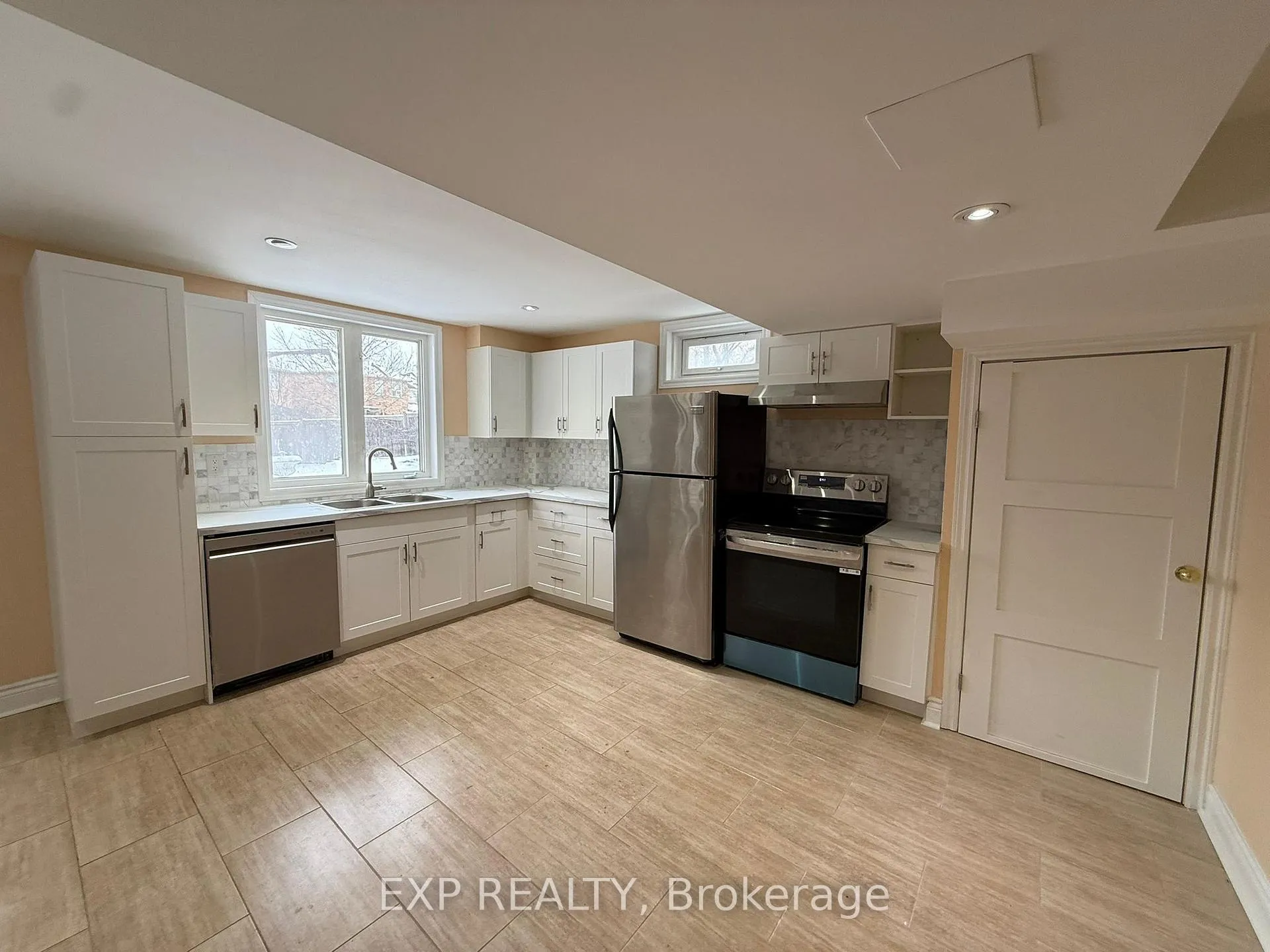 Photo 4 of Unit BSMT, 67 Ames Crescent, Aurora, Bayview Northeast — HOMEH