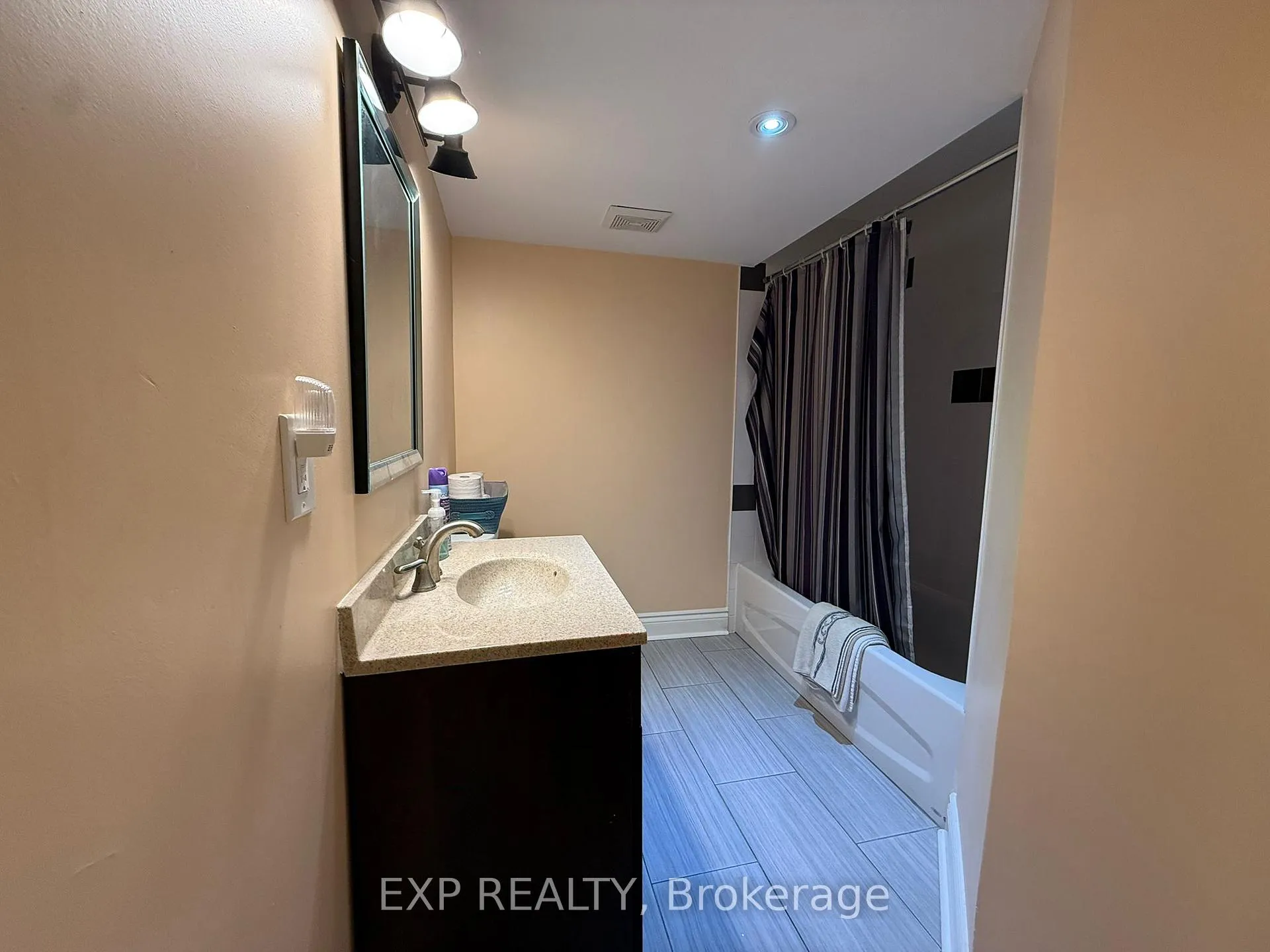 Photo 10 of Unit BSMT, 67 Ames Crescent, Aurora, Bayview Northeast — HOMEH