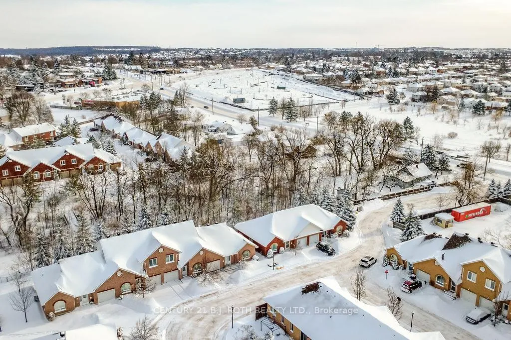 Photo 5 of Unit 25, 318 Little Avenue, Barrie, Painswick North — HOMEH