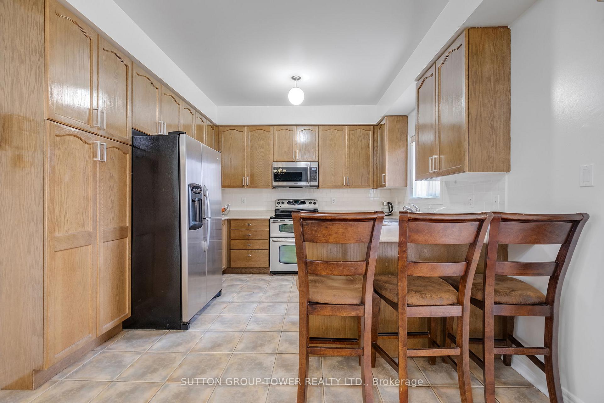 Photo 12 of 14 Rosswell Drive, Clarington, Courtice — HOMEH