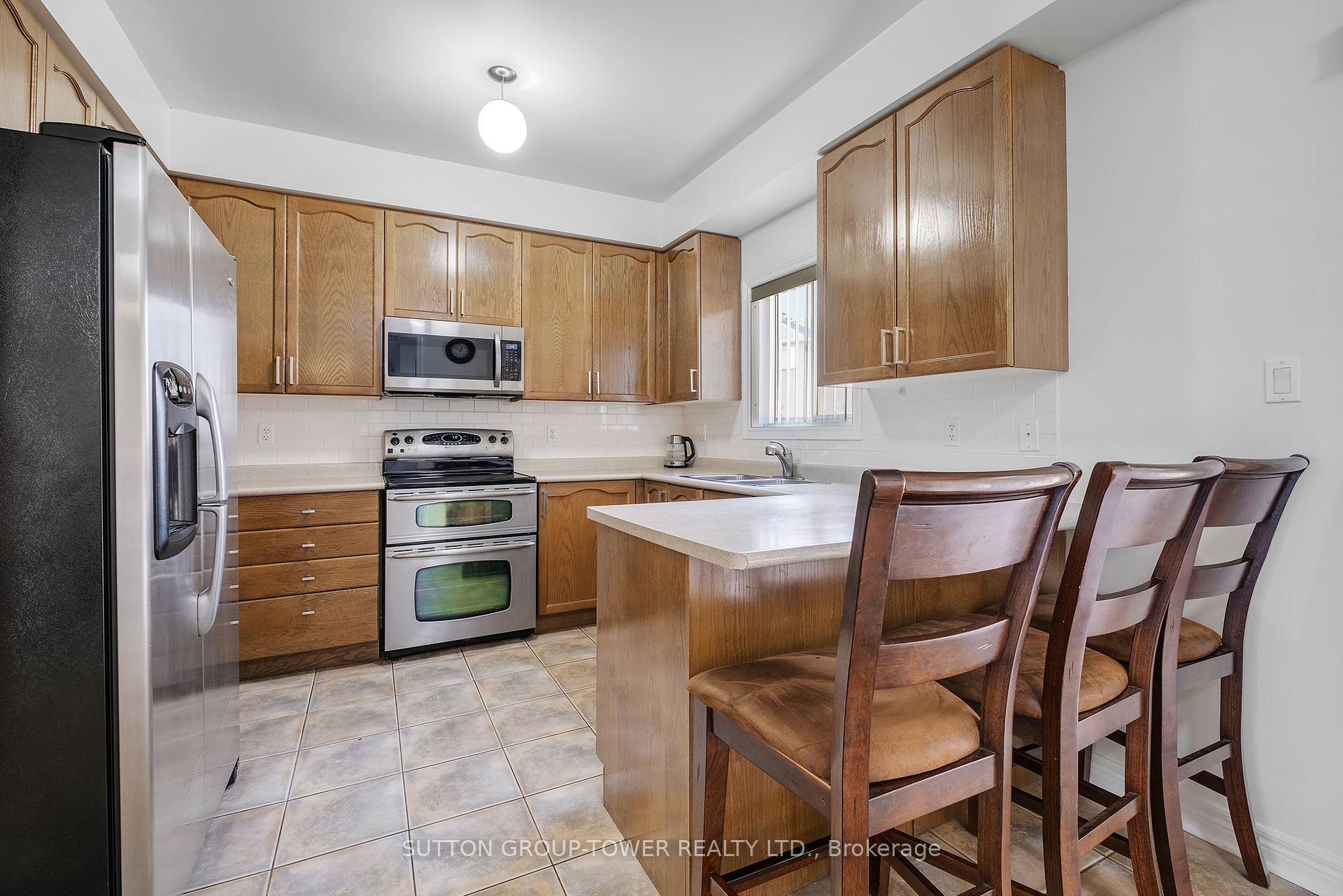 Photo 13 of 14 Rosswell Drive, Clarington, Courtice — HOMEH