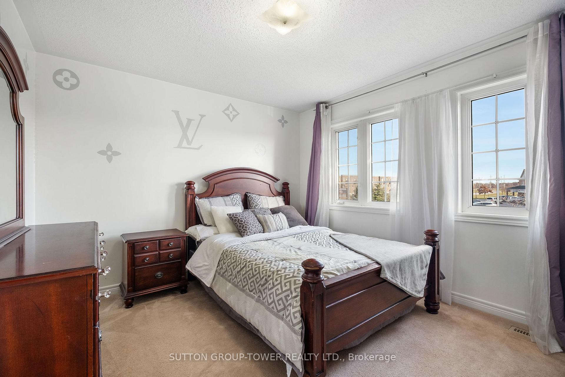 Photo 23 of 14 Rosswell Drive, Clarington, Courtice — HOMEH