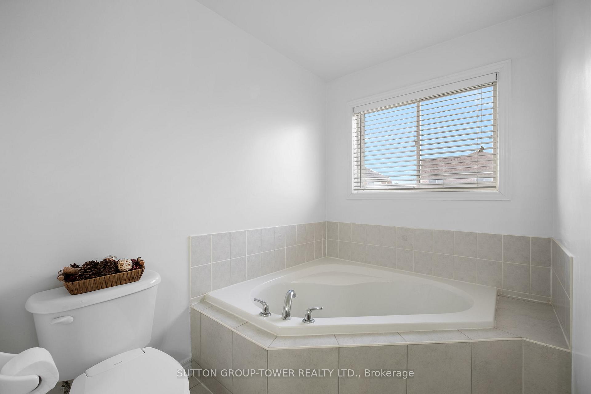 Photo 32 of 14 Rosswell Drive, Clarington, Courtice — HOMEH